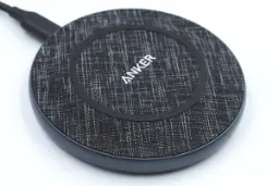 نمای روبرو شارژر انکر PowerWave II Pad B2519