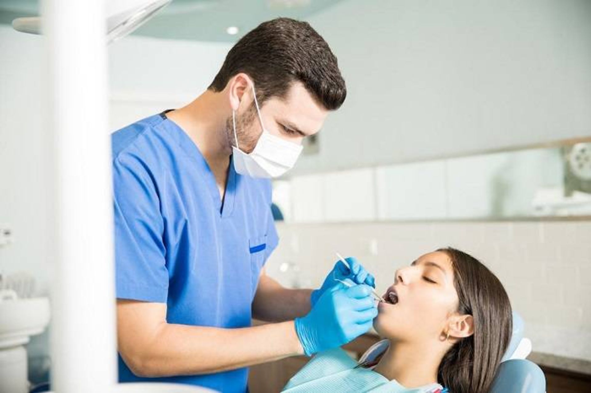 دندانپزشک / dentist