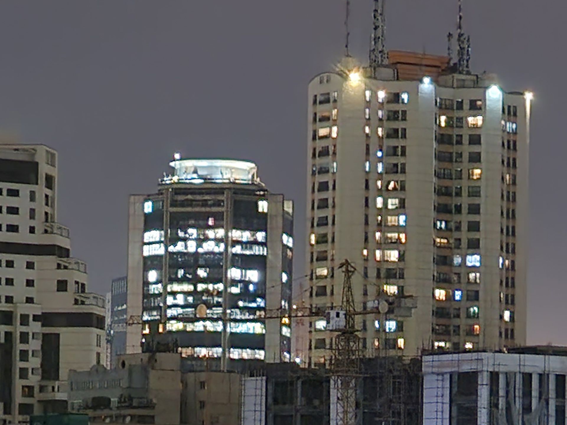 کراپ عکس نایت مد دوربین ۳ برابری گلکسی اس ۲۲ اولترا