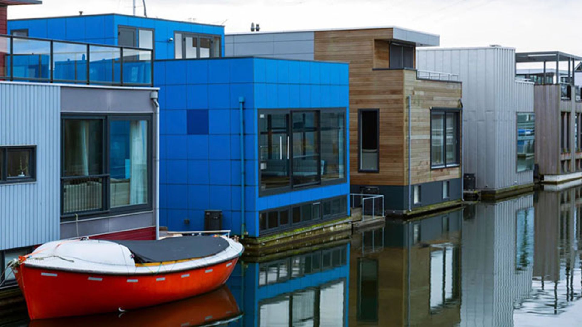 خانه‌های شناور در آب در کشور هلند