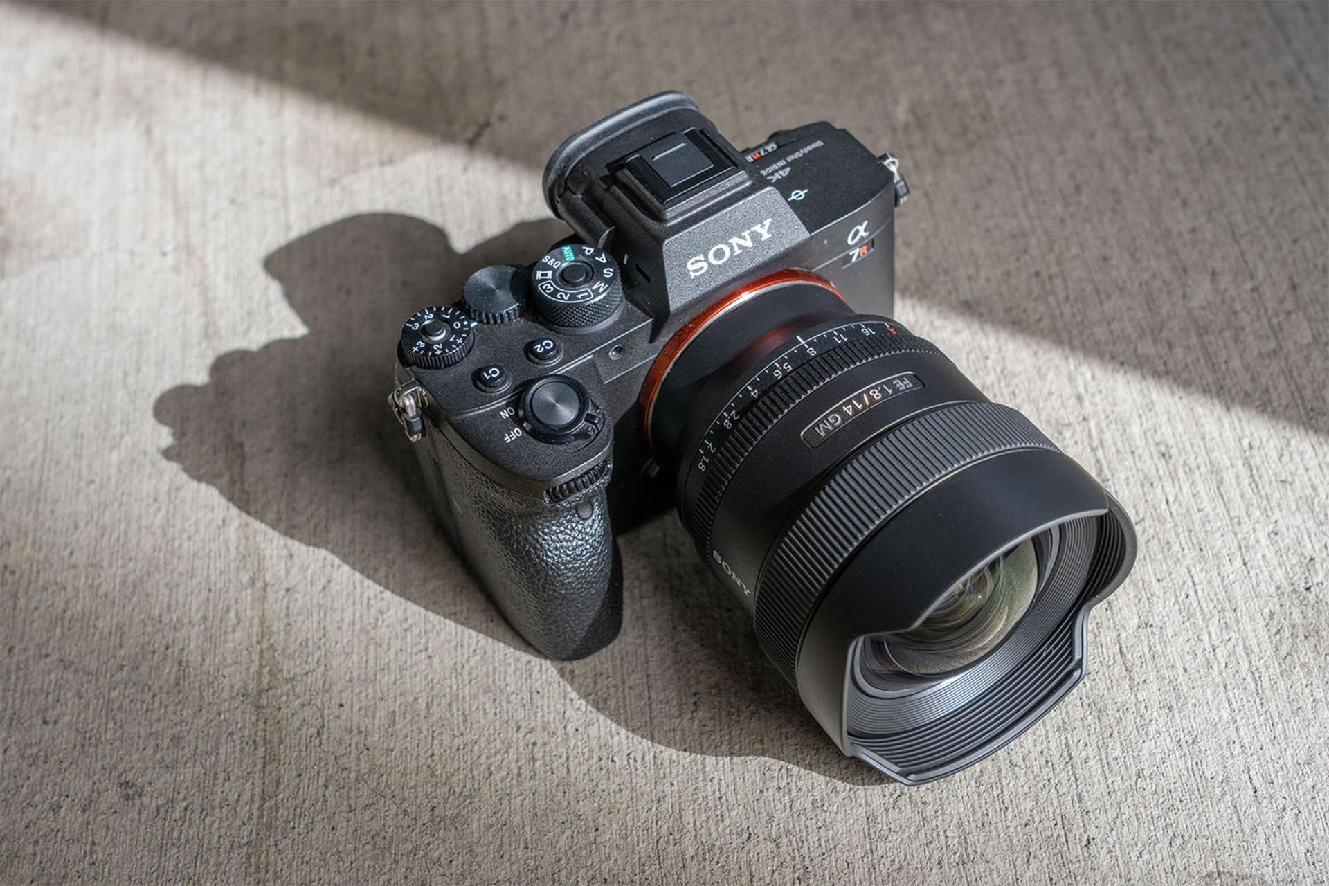 لنز سونی FE 14mm F1.8 GM دوربین