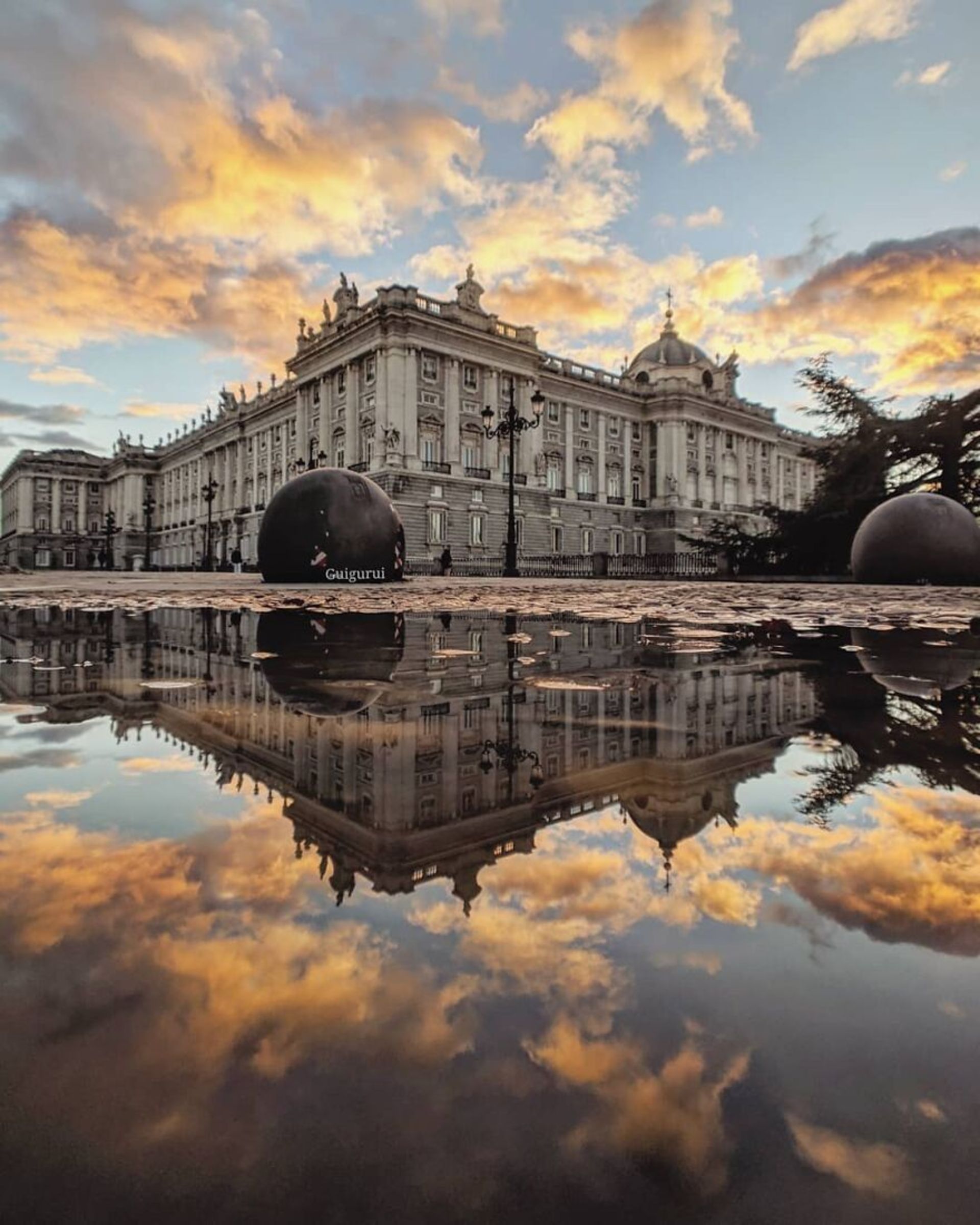 رفلاکس ساختمان‌های مادرید