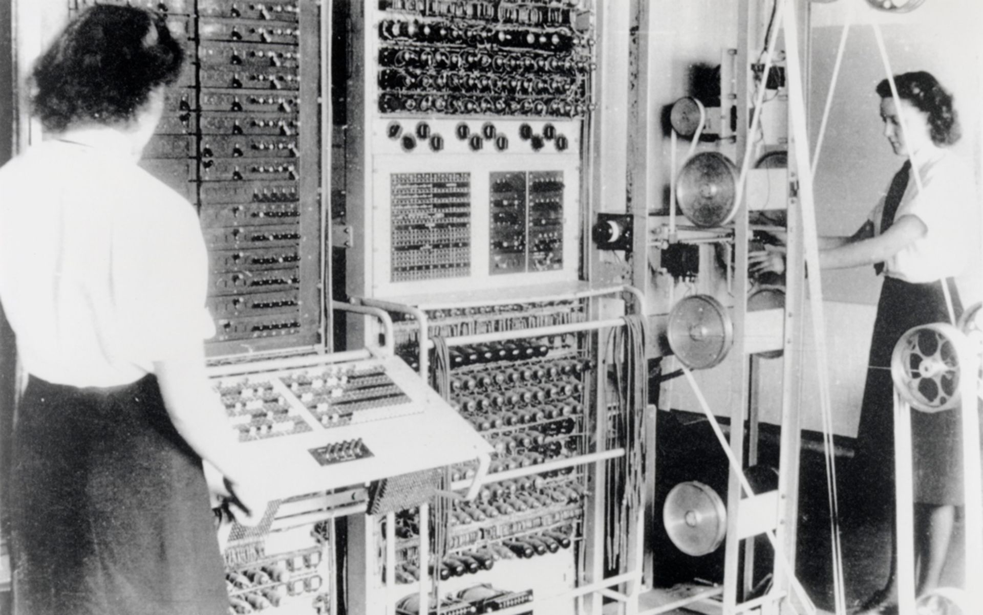 کامپیوتر کلوسوس colossus اولین کامپیوتر الکترونیکی تاریخ