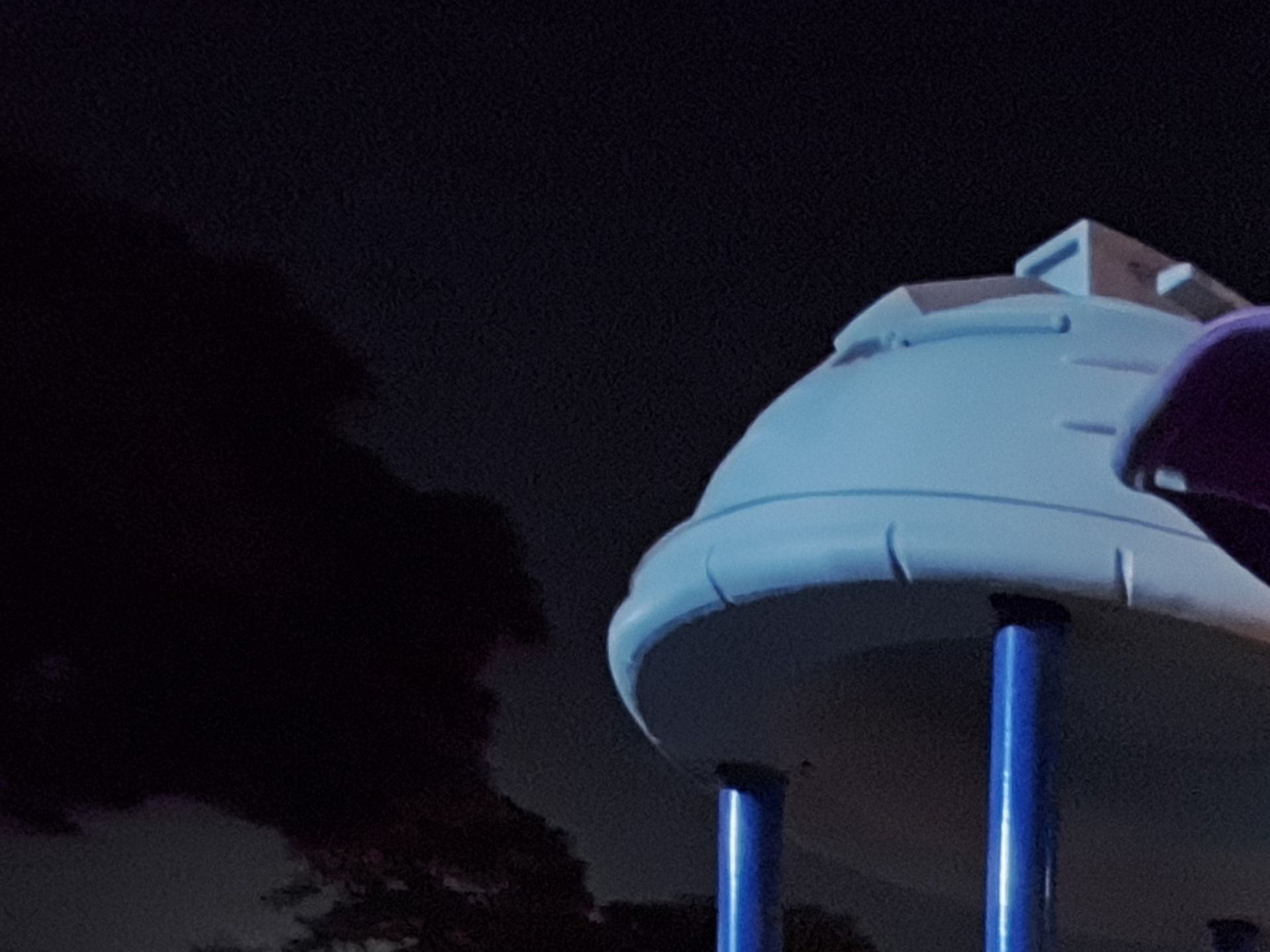 کراپ عکس دوربین اولتراواید گلکسی A53 در تاریکی