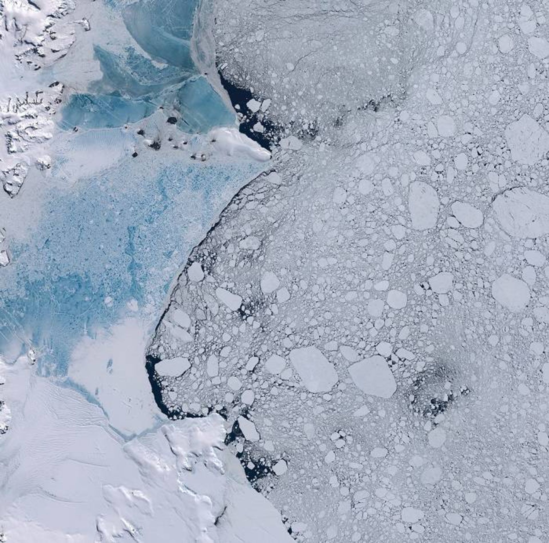 قایای سکوی یخی لارسن بی / Larsen-B ice shelf