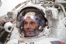 فضانورد ناسا پس از اقامت رکوردشکن در فضا با فضاپیمای سایوز به زمین بازگشت