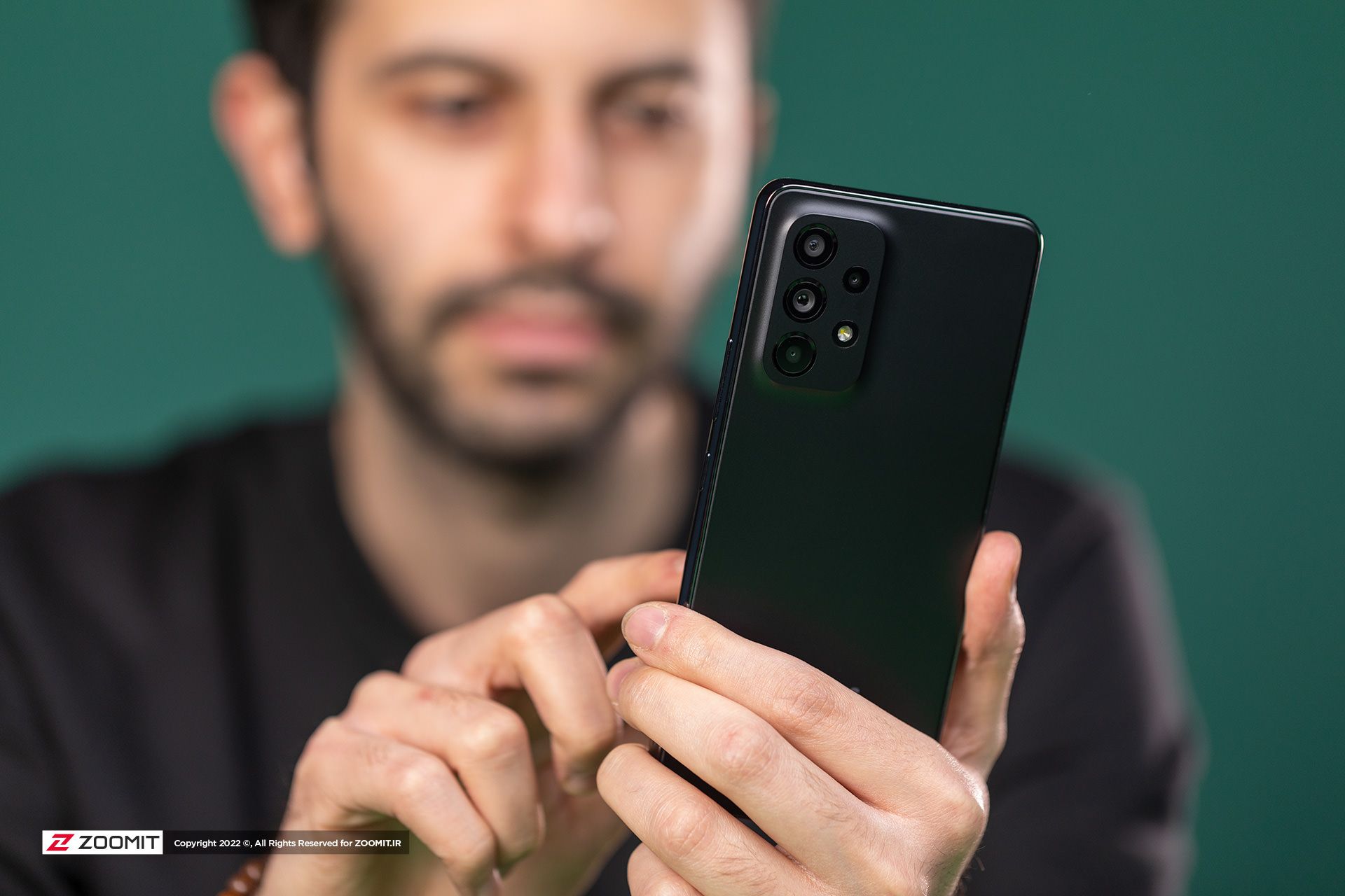 گلکسی A53 سامسونگ در دست