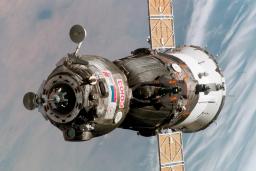 فضاپیمای سایوز برای نخستین بار در ۲۲ سال گذشته با خدمه کاملاً روسی پرتاب شد