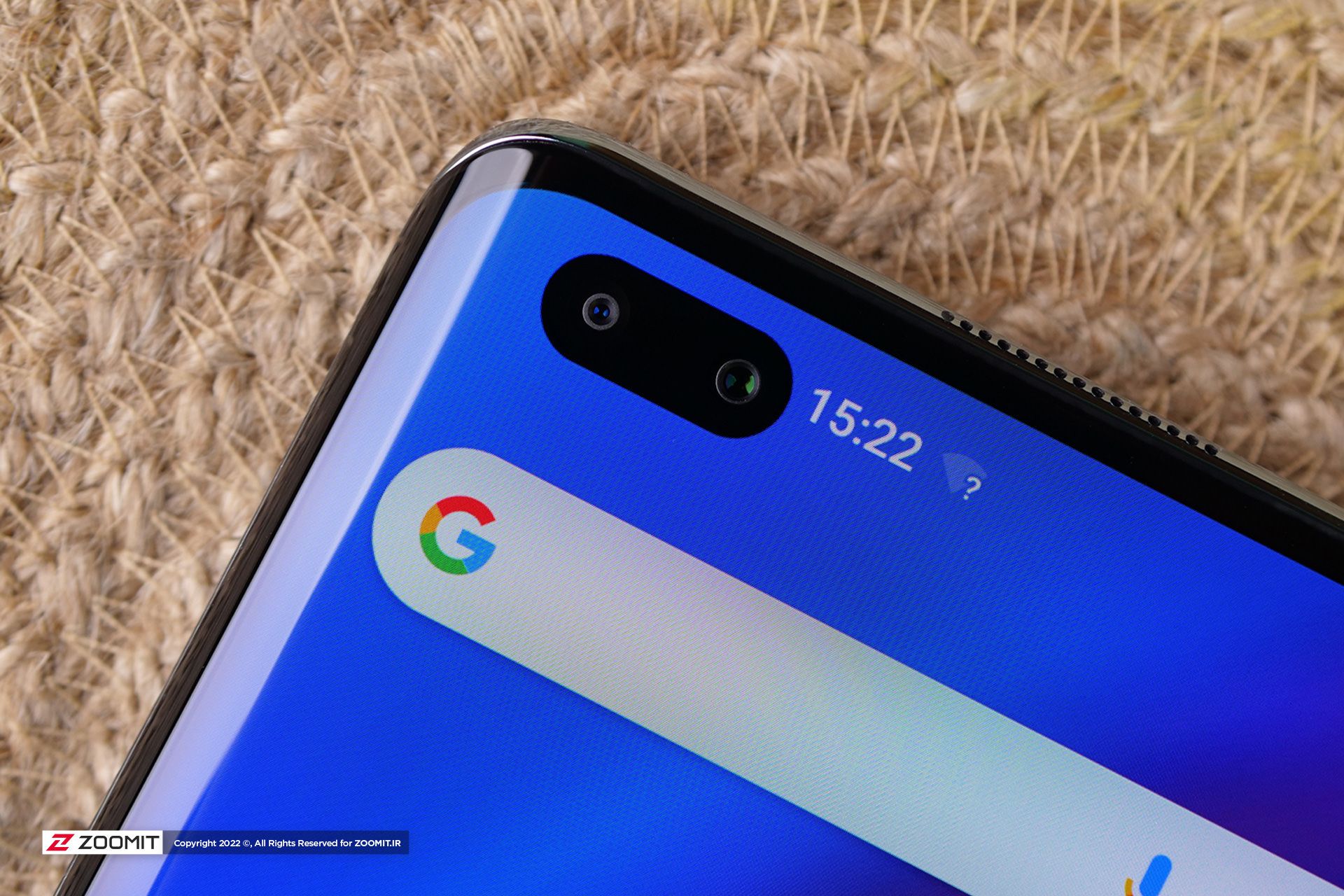 نمای نزدیک دوربین سلفی شاهین ۳