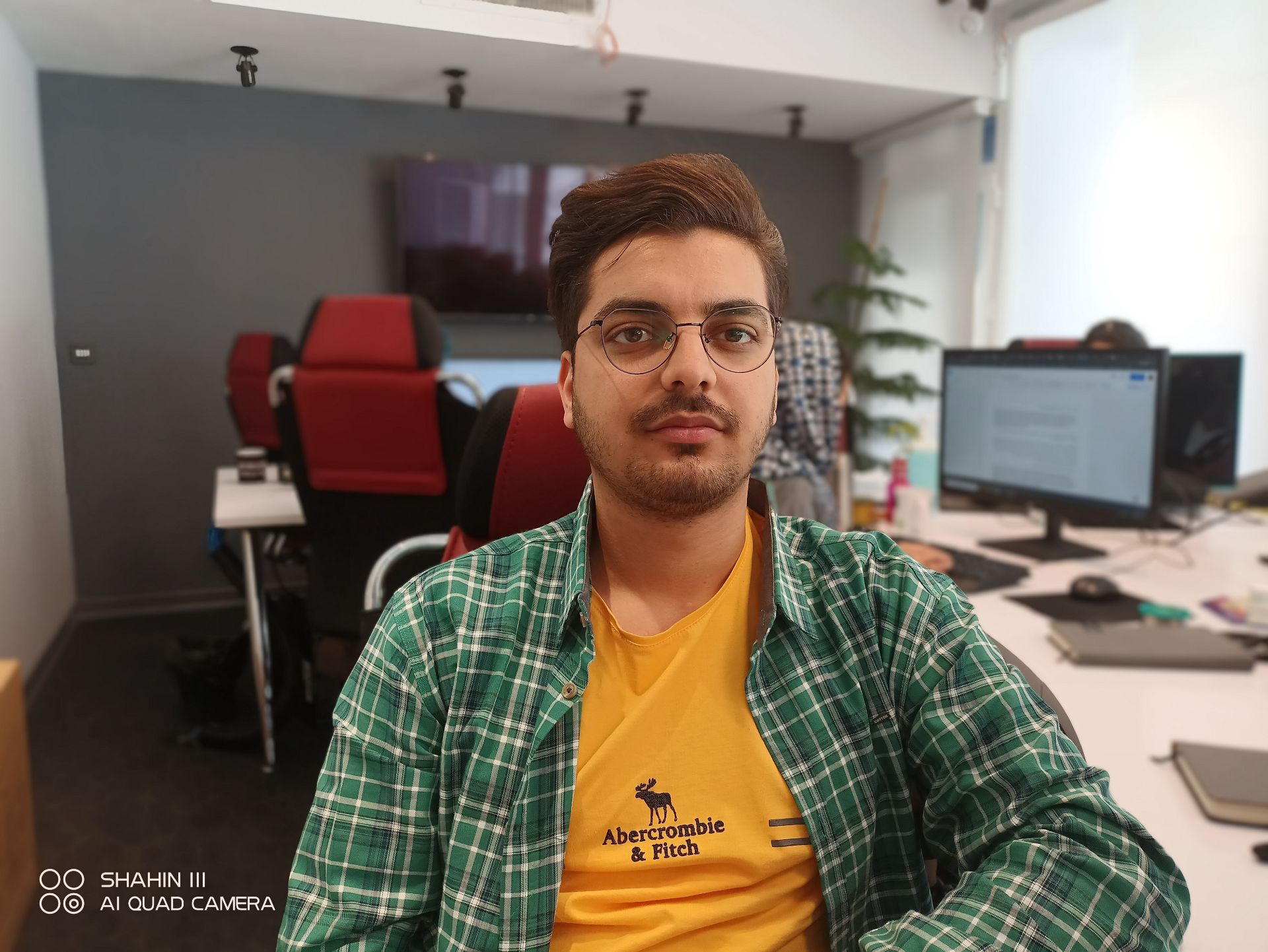 عکس پرتره با شاهین ۳