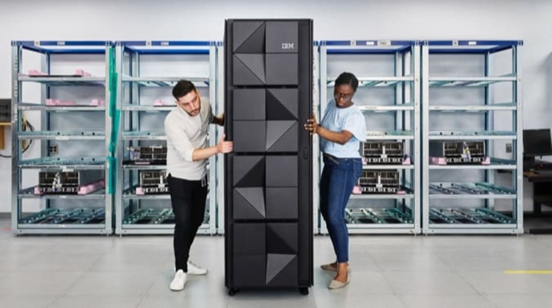 بزرگ رایانه IBM z16