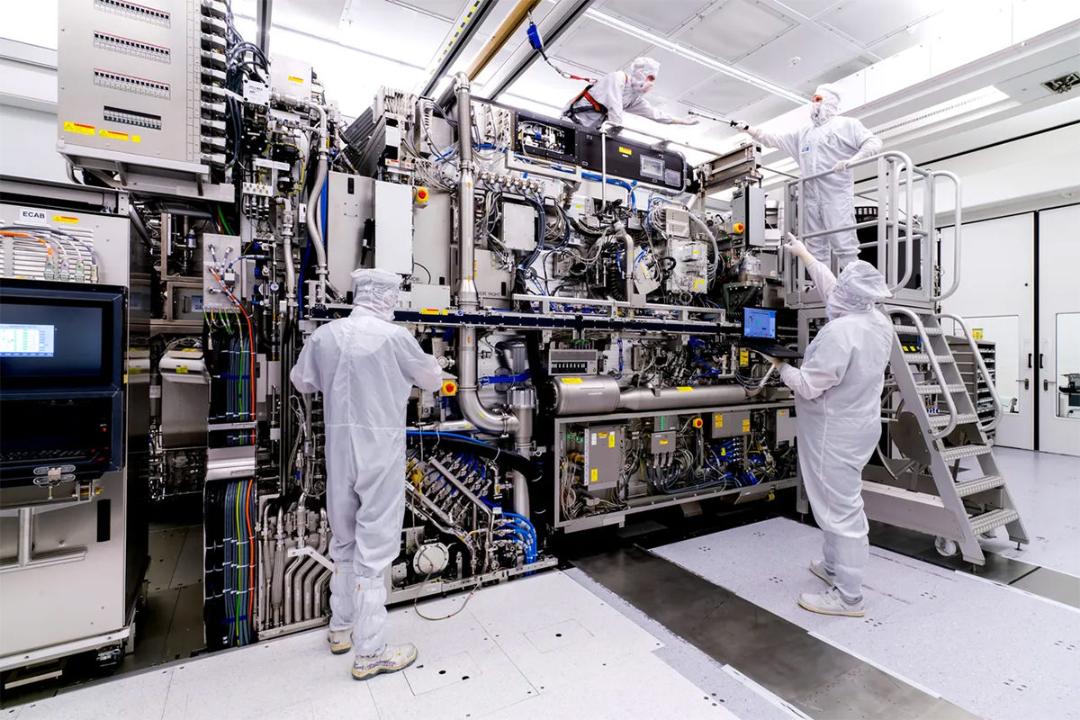 دستگاه لیتوگرافی فرابنفش EUV
