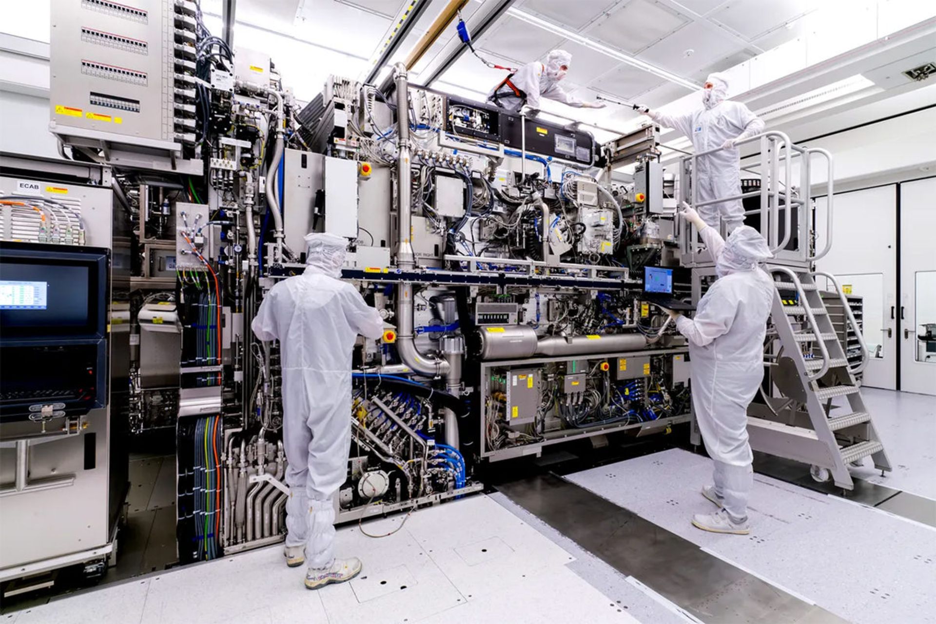 دستگاه لیتوگرافی فرابنفش EUV