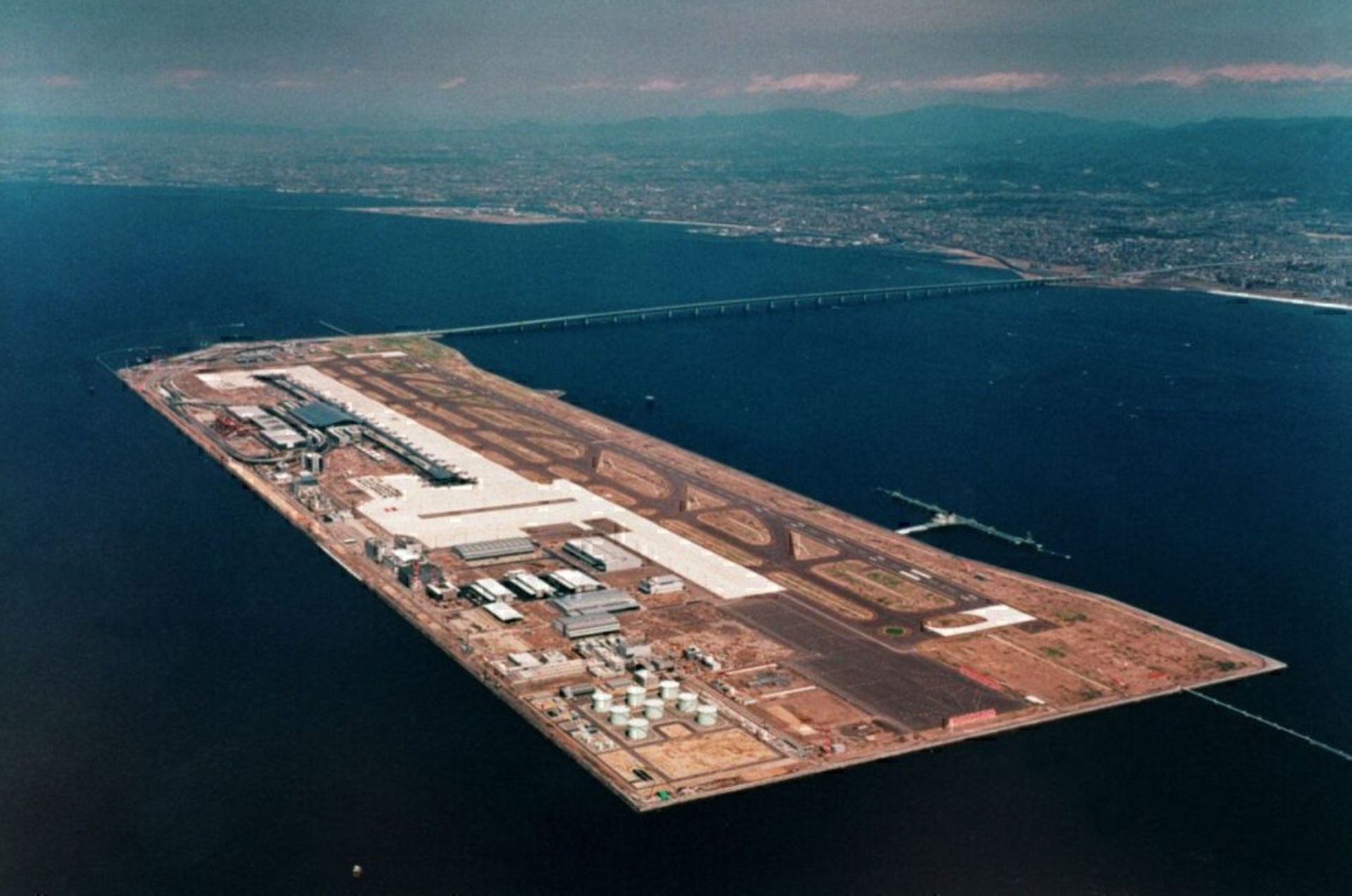 فرودگاه کانزای ژاپن 