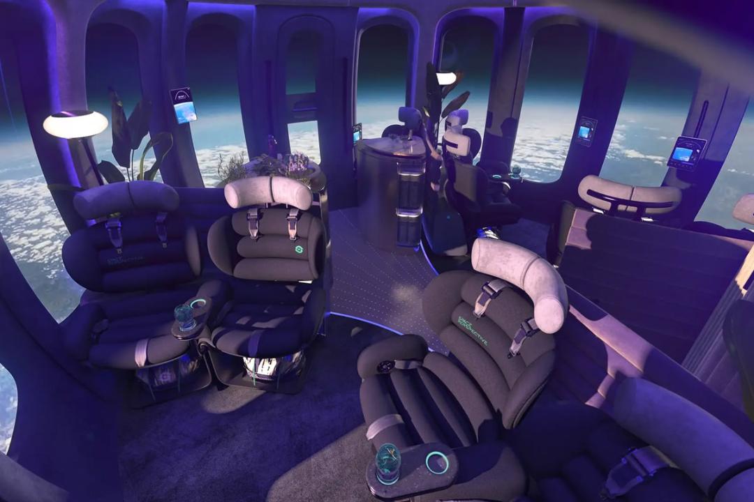 نمای داخل کابین Space Lounge صندلی و رنگ بنفش