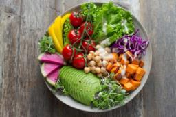 رژیم غذایی گیاهخواری چگونه به کاهش وزن کمک می‌کند؟
