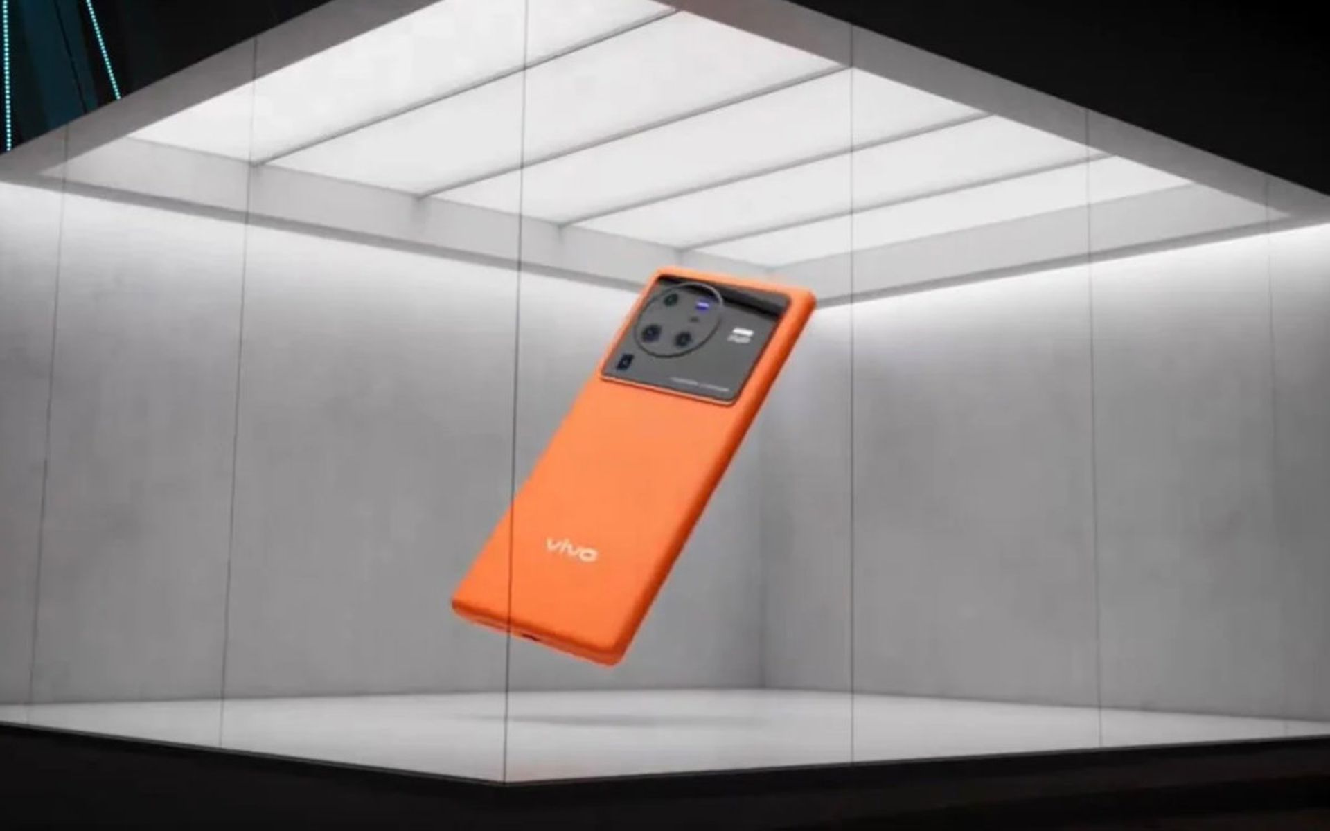 ویوو X80‌ از نمای پشت