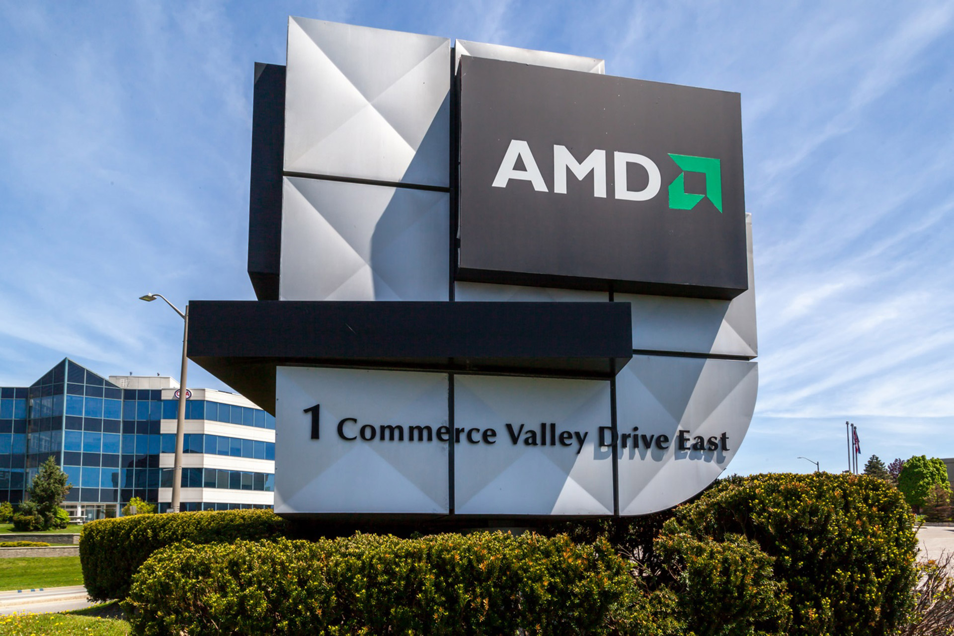درآمد ۵٫۹ میلیارد دلاری AMD در سه‌ماهه اول ۲۰۲۲ - زومیت