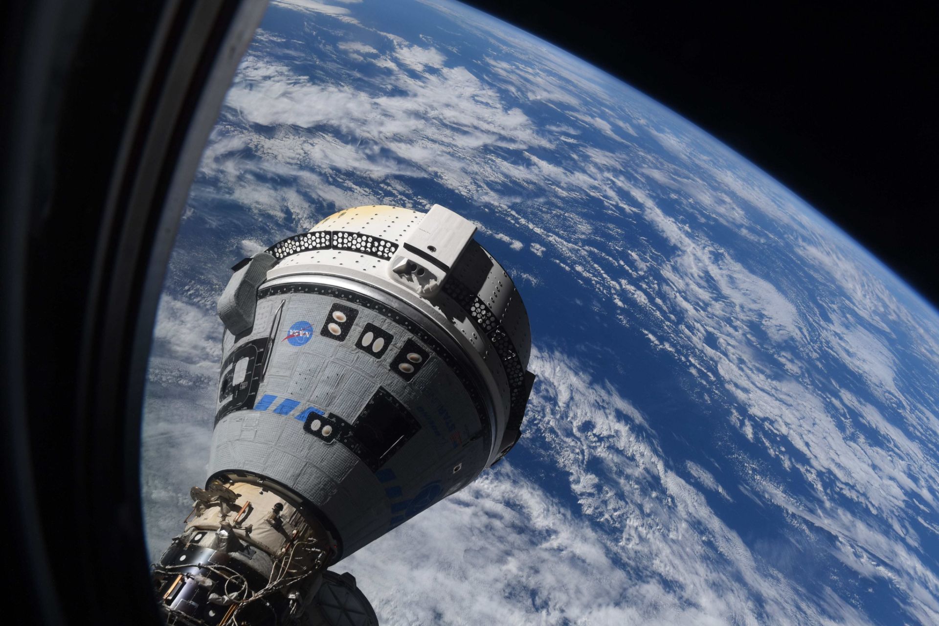 فضاپیمای استارلاینر متصل به ایستگاه فضایی بین‌المللی