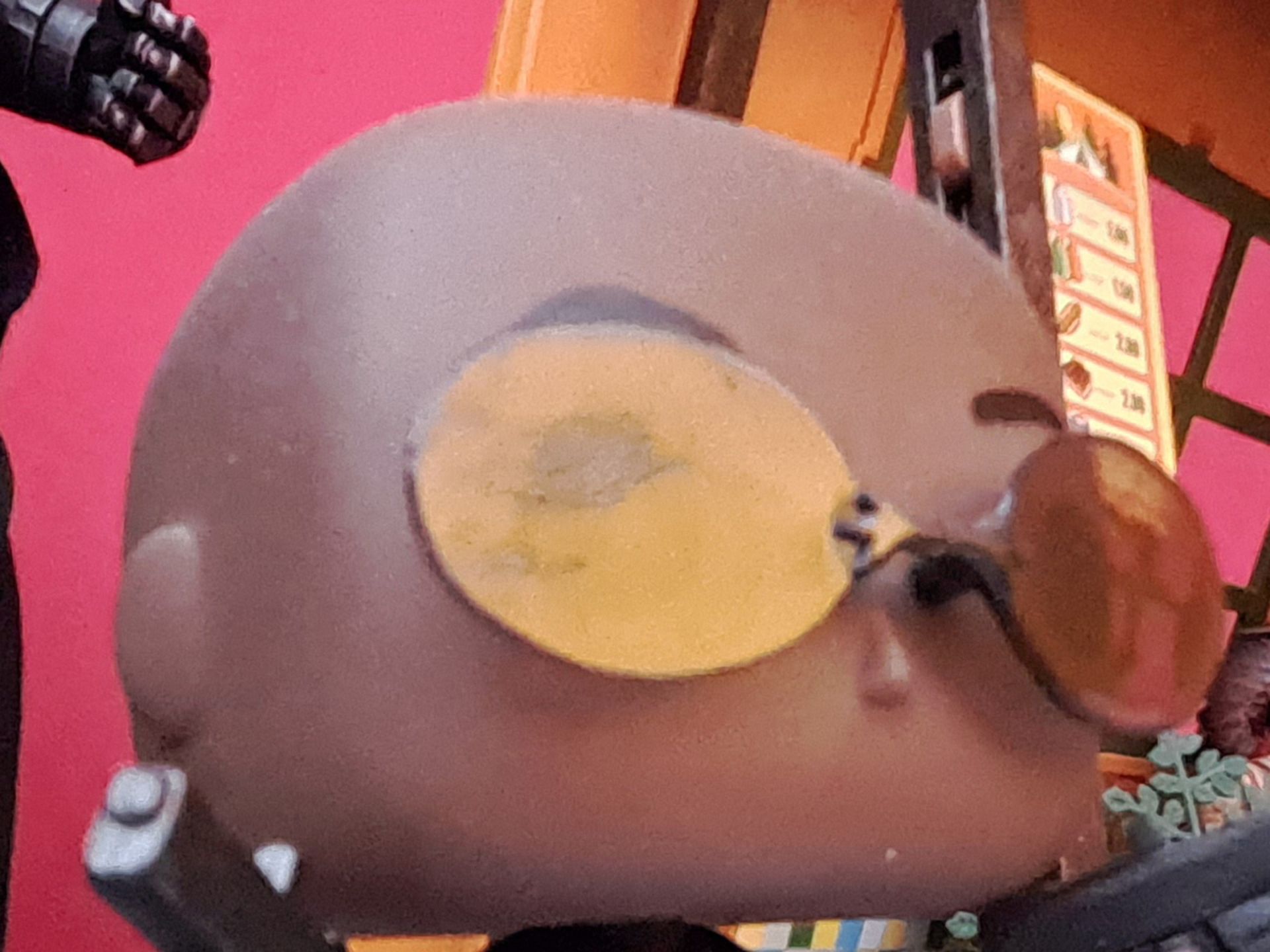 کراپ عکس دوربین اولتراواید گلکسی ای ۳۳ در تاریکی