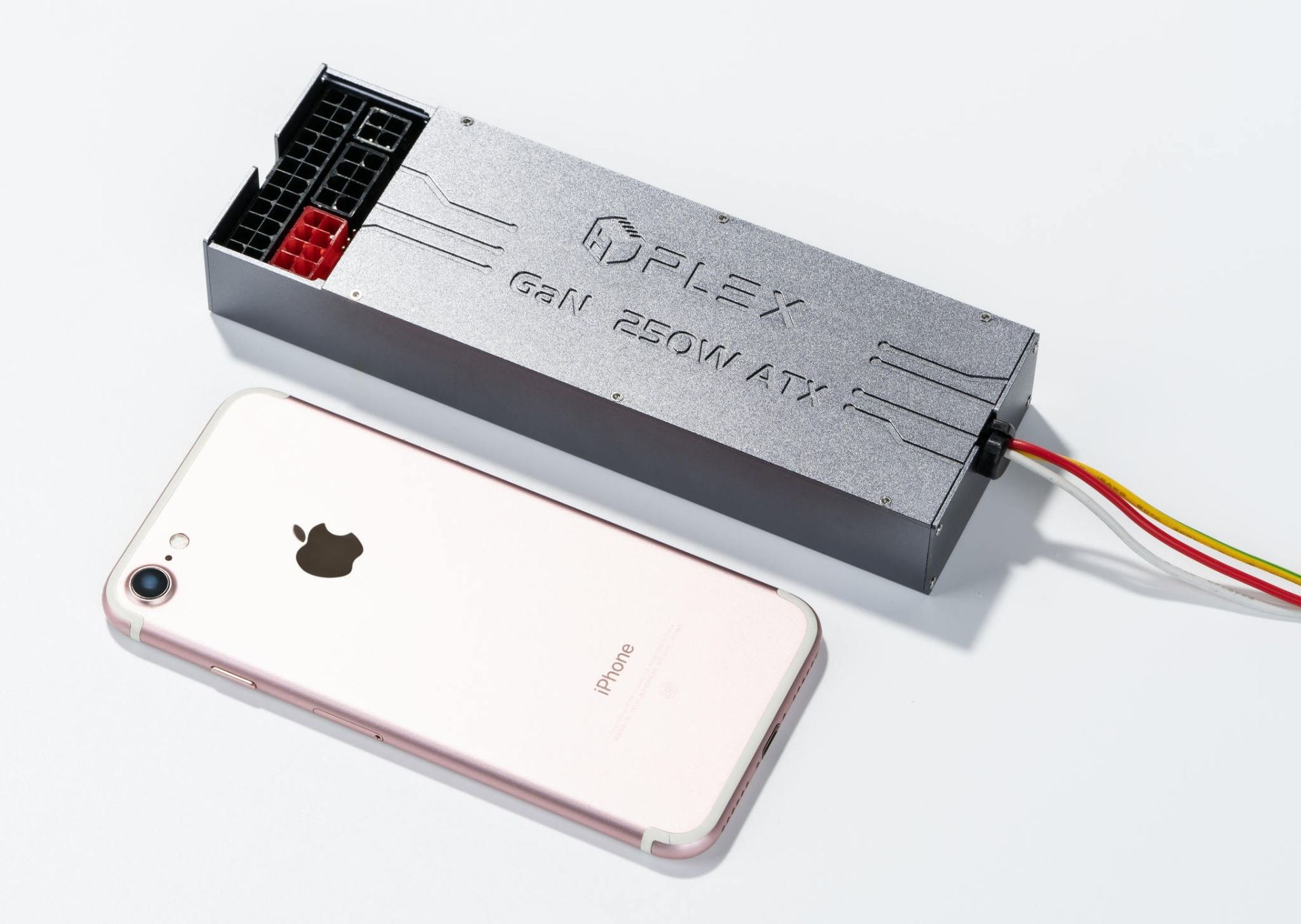 منبع تغذیه ۲۵۰ واتی HDPLEX 