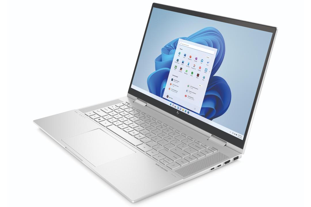 لپ تاپ HP Envy x360 2022 از نمای سه رخ مدل سفید