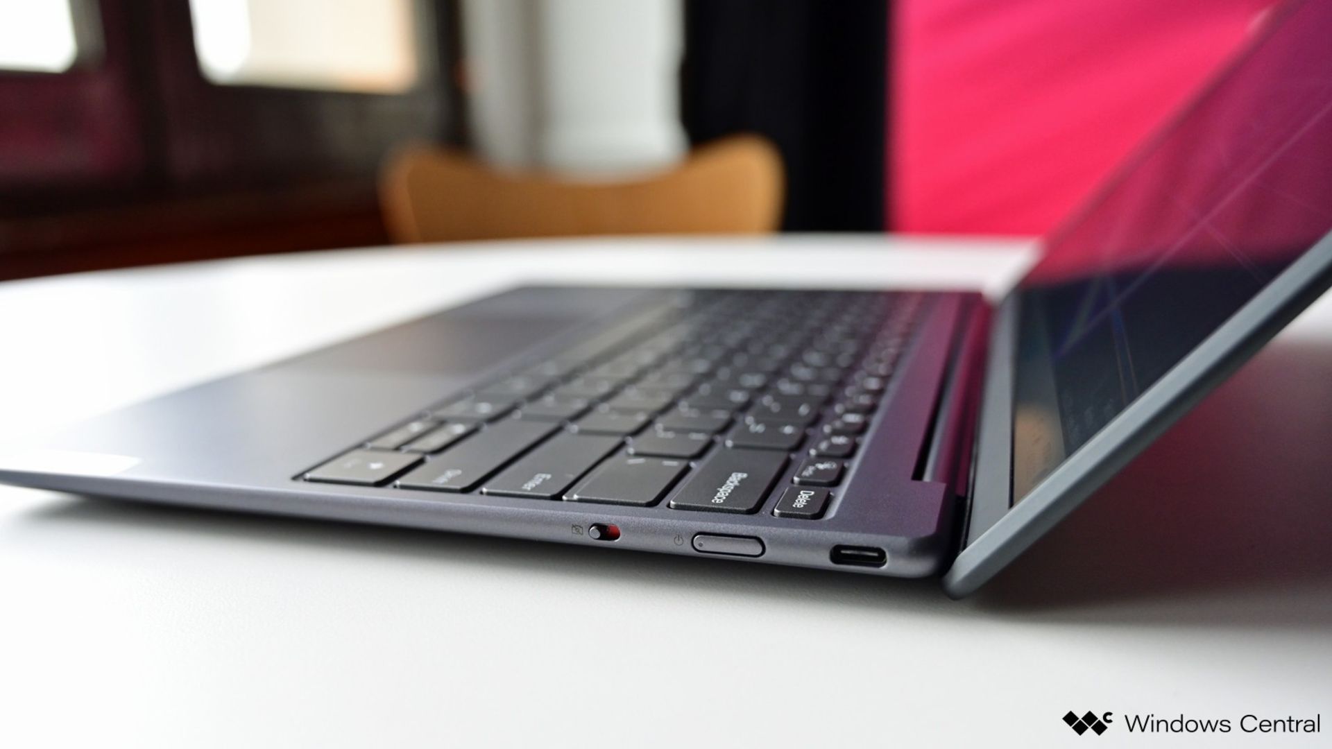 درگاه های لپ تاپ Slim 7i Carbon