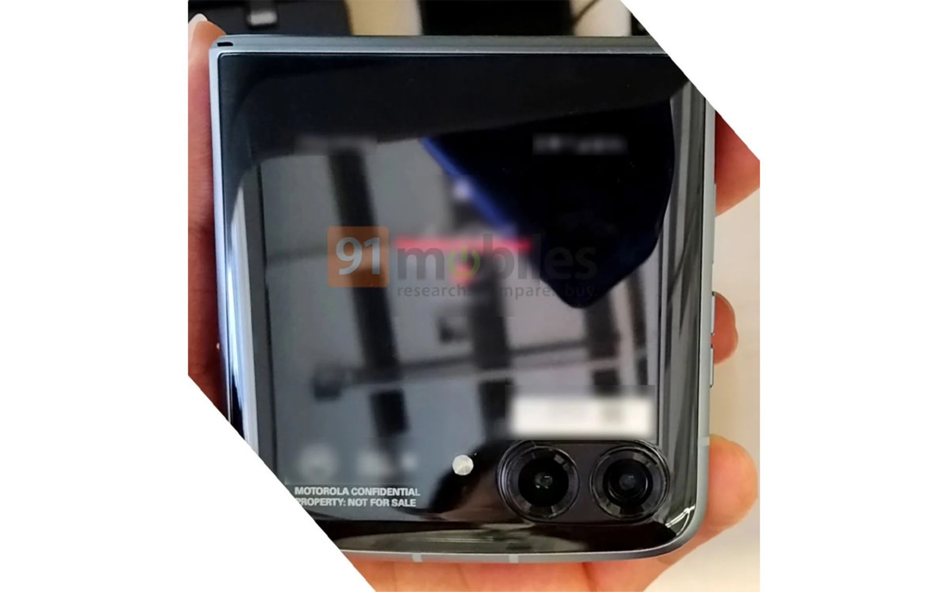 تصویر واقعی موتورولا razr از نمای دوربین پشتی
