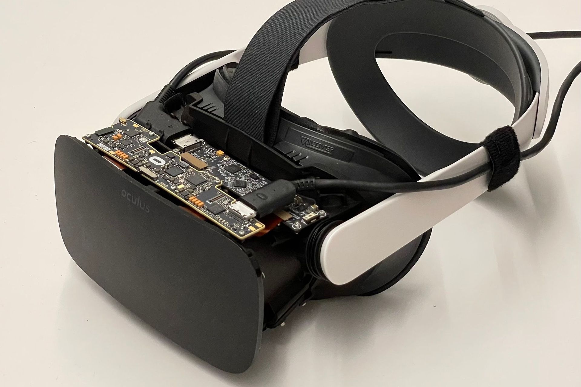 نمونه آزمایشی هدست Butterscotch شرکت Reality Labs متا