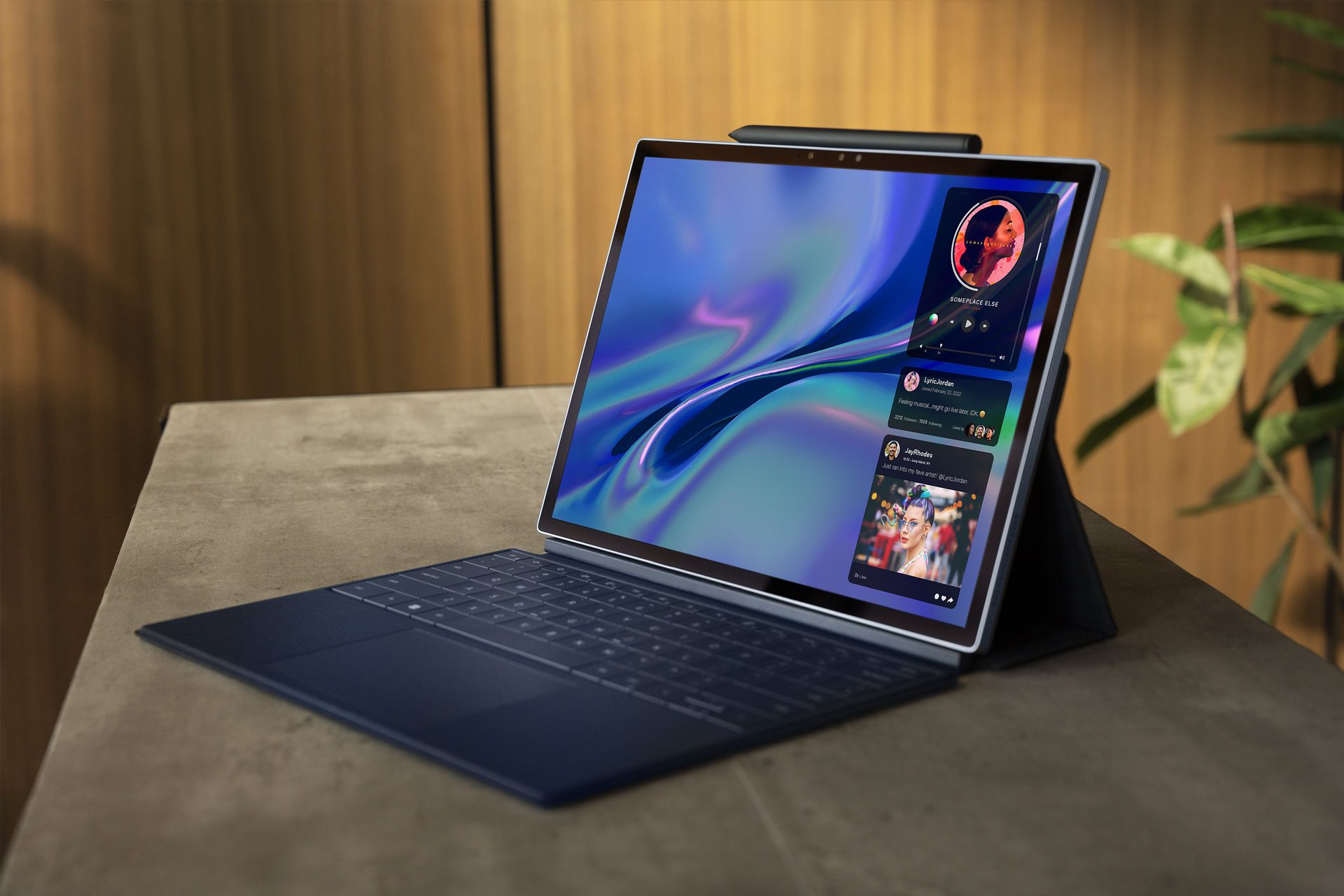 لپ تاپ تبدیل پذیر Dell XPS 13 2022 با کیبورد و قلم روی میز