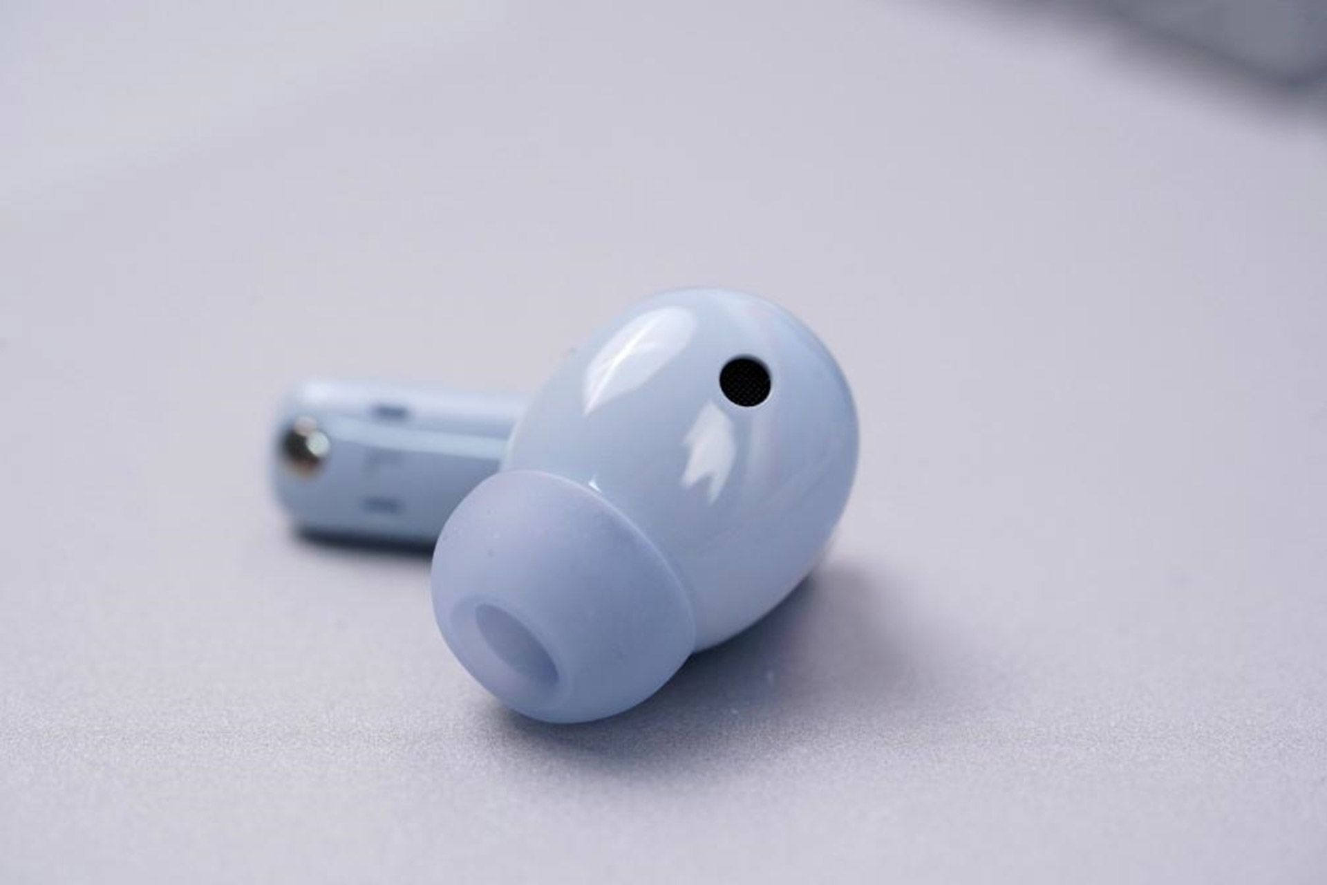 فون FreeBuds 5i به رنگ آبی