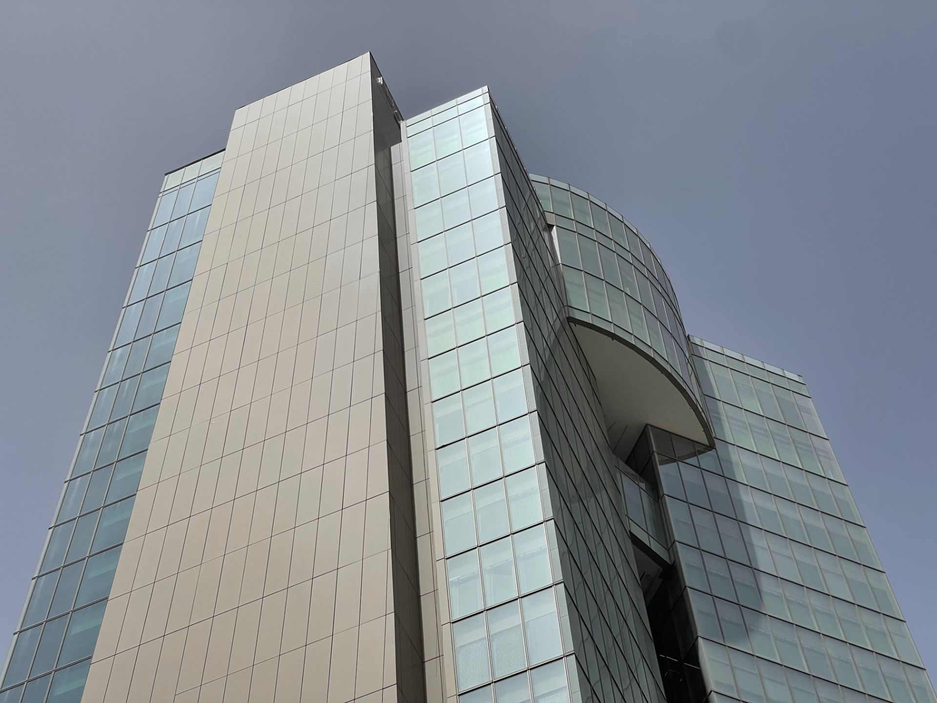 عکس شماره ۲ دوربین تله‌فوتو آیفون ۱۲ پرو مکس