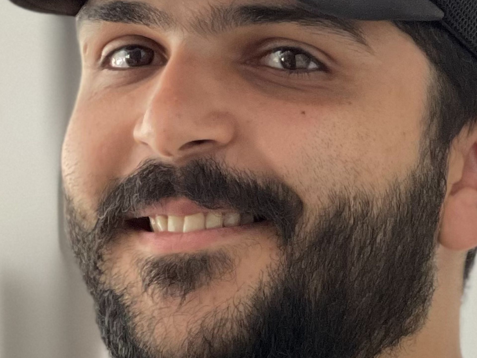 کراپ عکس پرتره با دوربین تله‌فوتوی آیفون ۱۲ پرو مکس