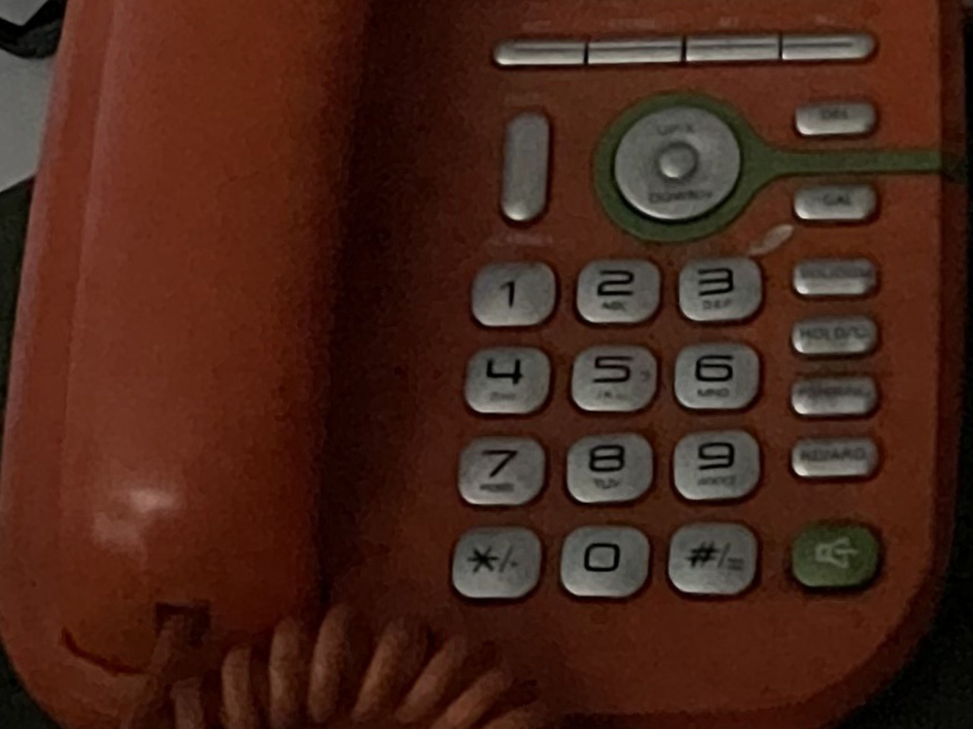 کراپ عکس دوربین اولتراواید آیفون ۱۲ پرو مکس در تاریکی