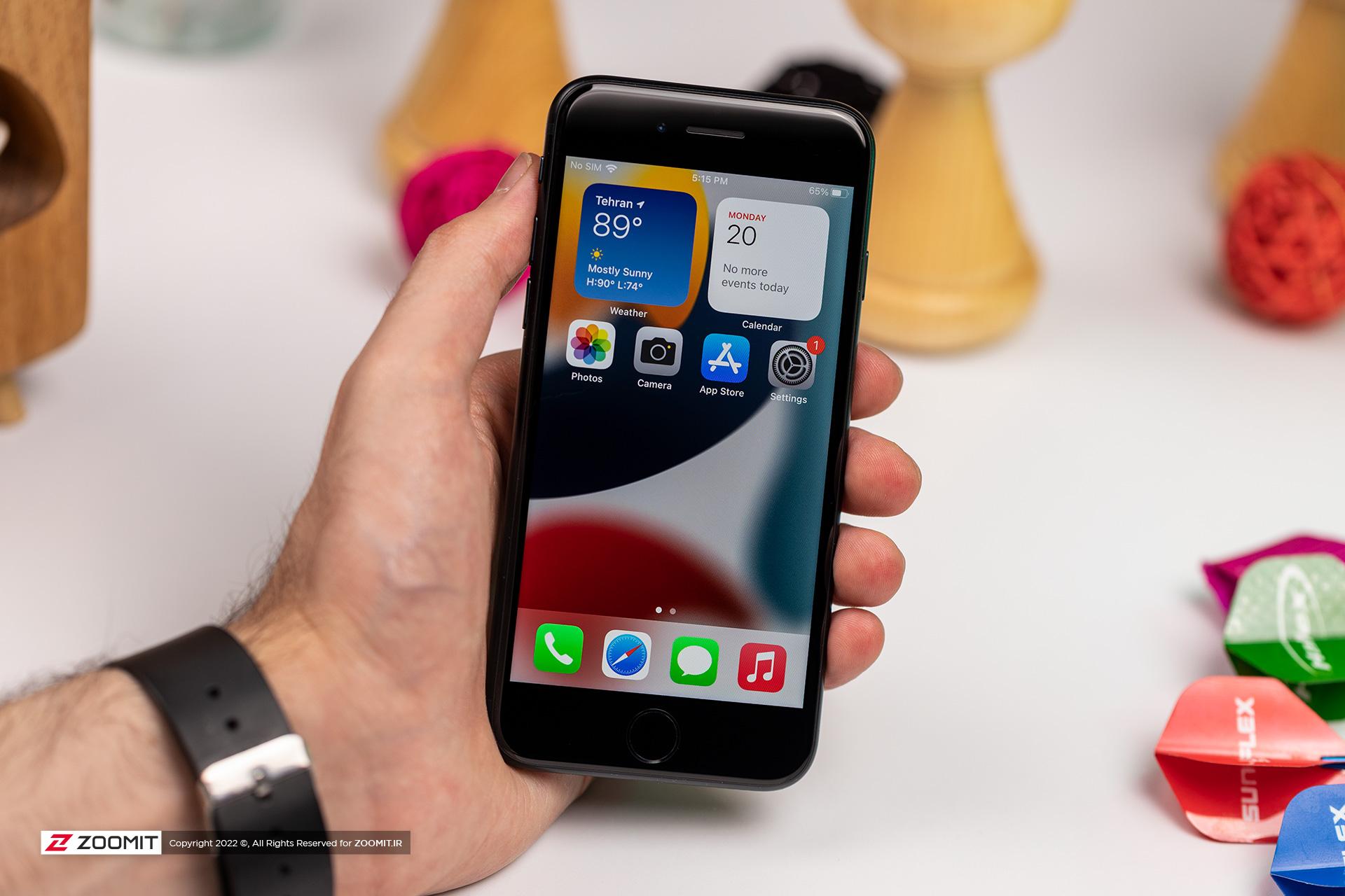 کار با iOS در آیفون SE 2022