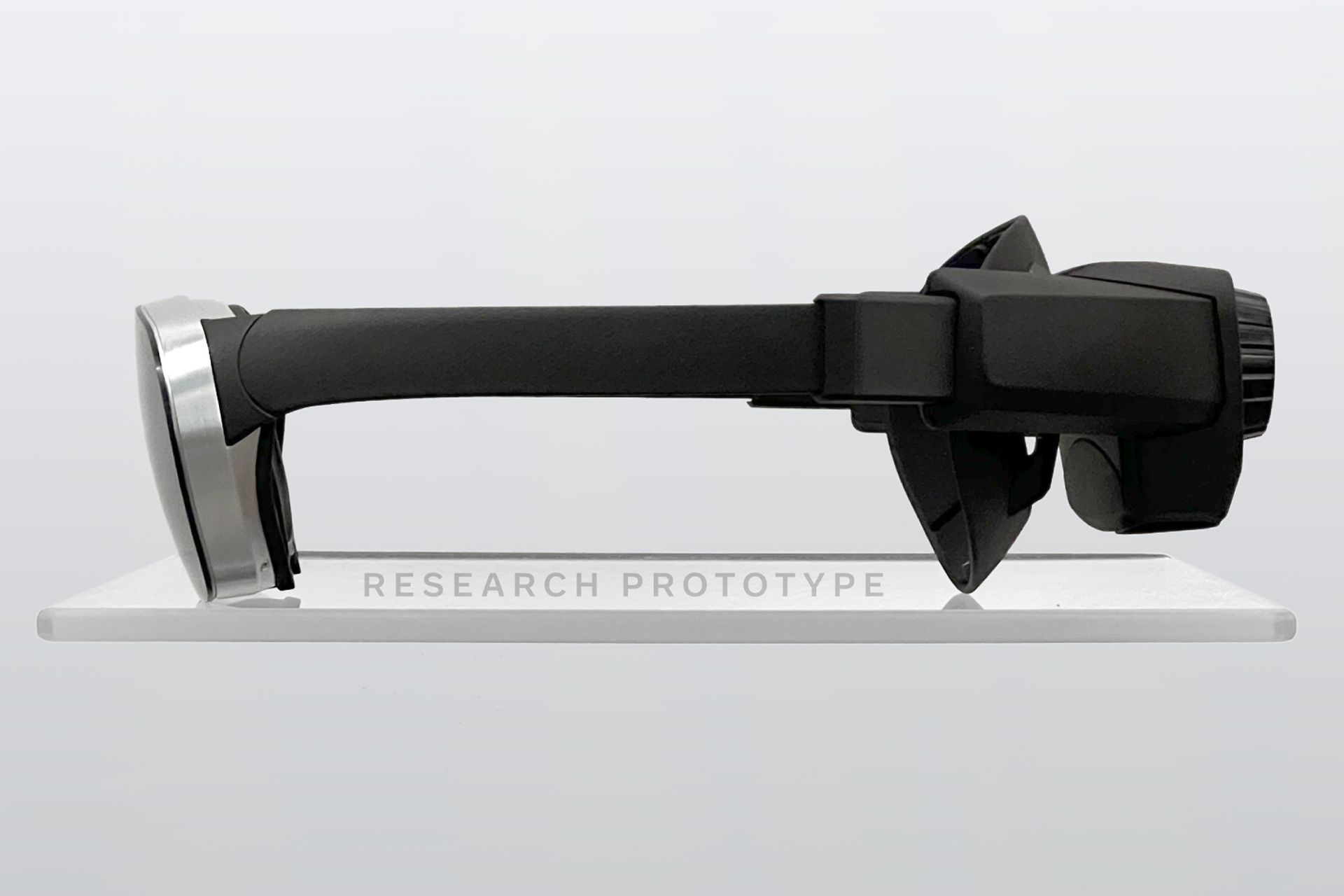 نیم رخ هدست مفهومی VR شرکت متا مدل Holocake 2