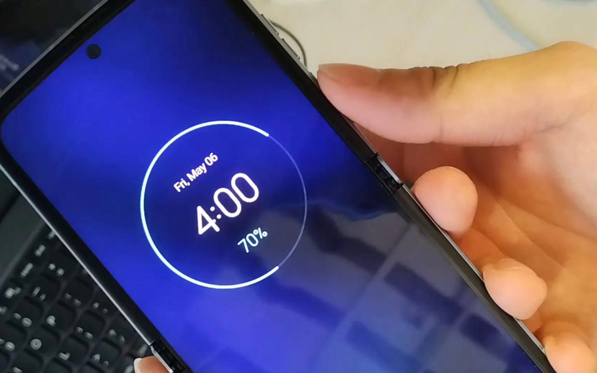 گوشی تاشدنی موتورولا razr 3