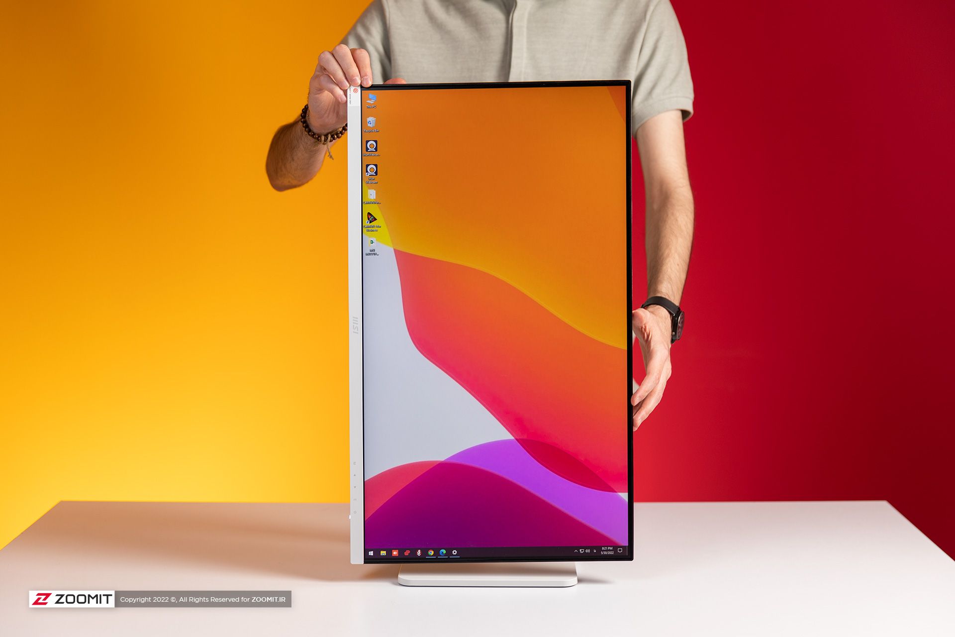 وضعیت عمودی نمایشگر MSI Modern MD271PW