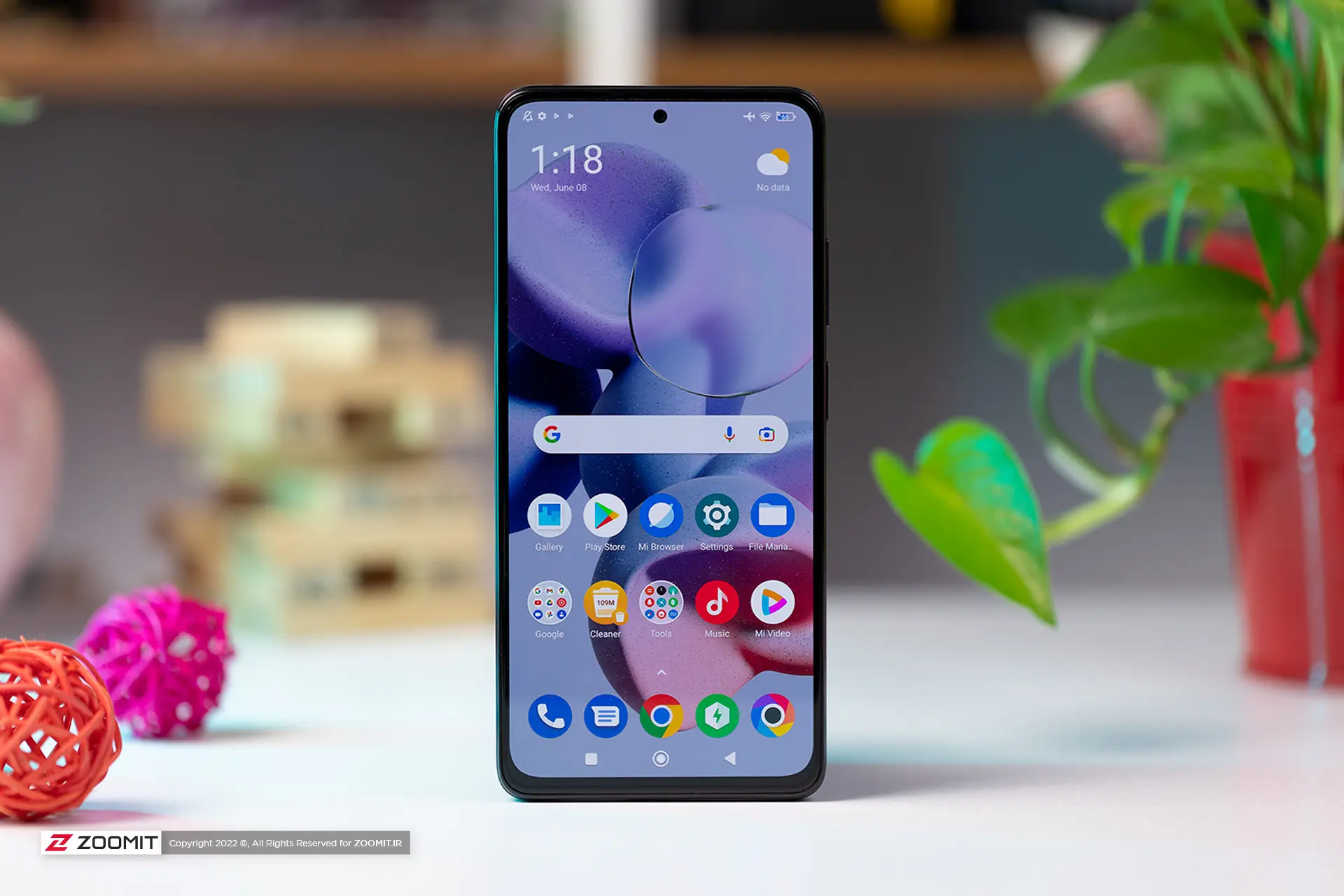 نمای جلویی پوکو X4 پرو