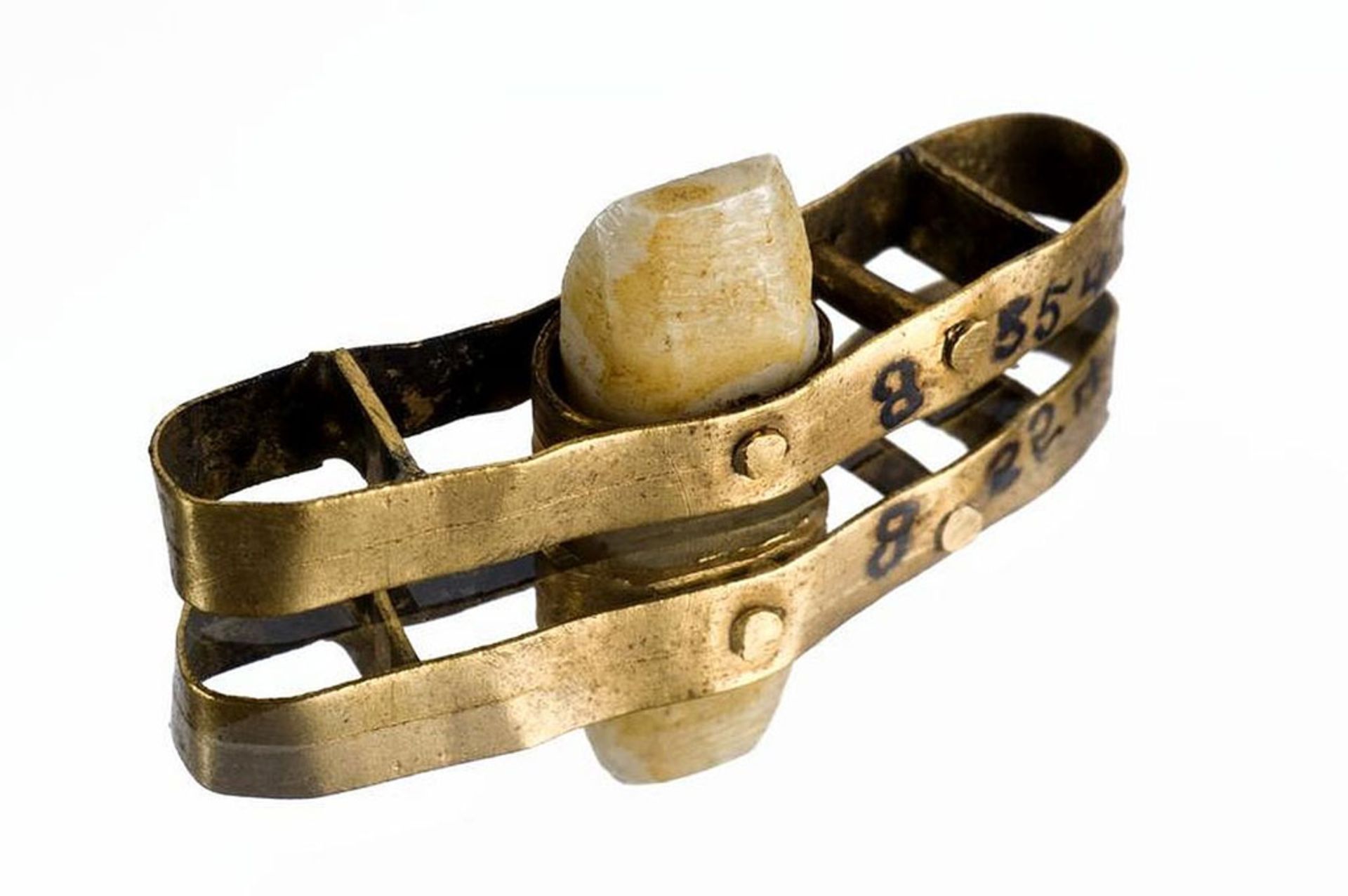 دندان‌ مصنوعی و سایر ابزارآلات دندانپزشکی