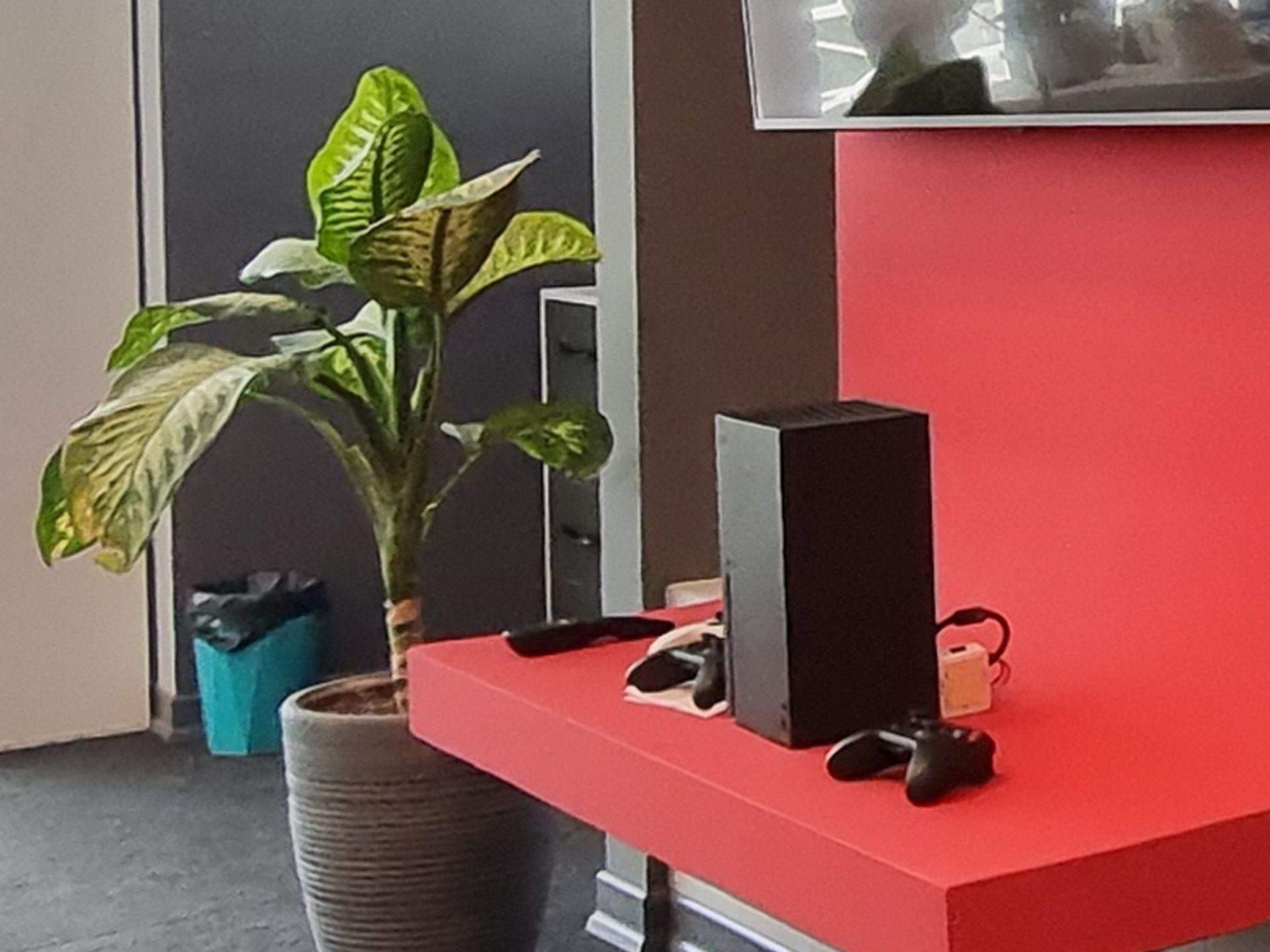 کراپ عکس اچ‌دی‌آر دوربین اولتراواید اس ۲۱ اف‌ای