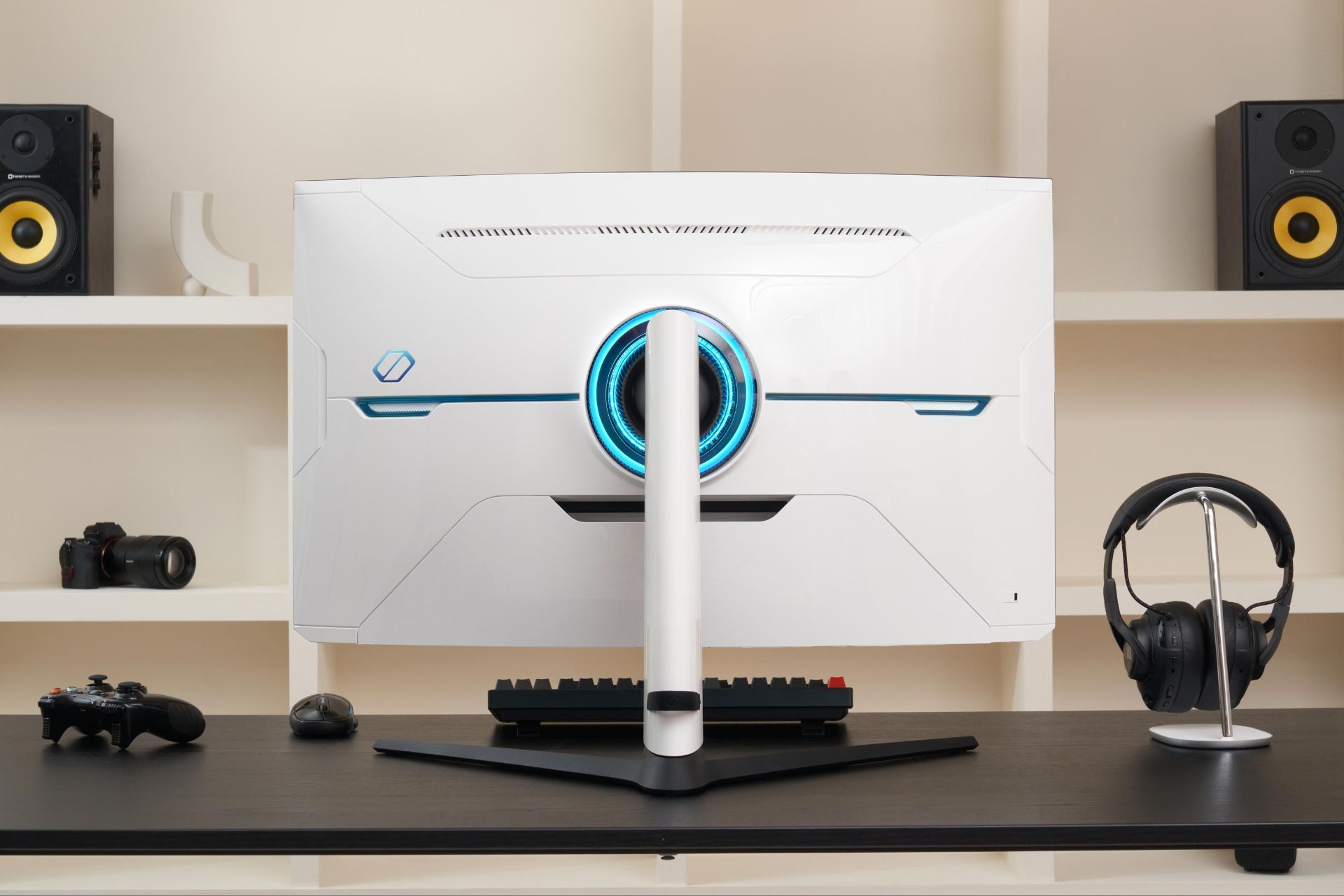 مانیتور گیمینگ ۳۲ اینچ Odyssey Neo G8 سامسونگ با وضوح 4K و نرخ‌نوسازی ۲۴۰ هرتز