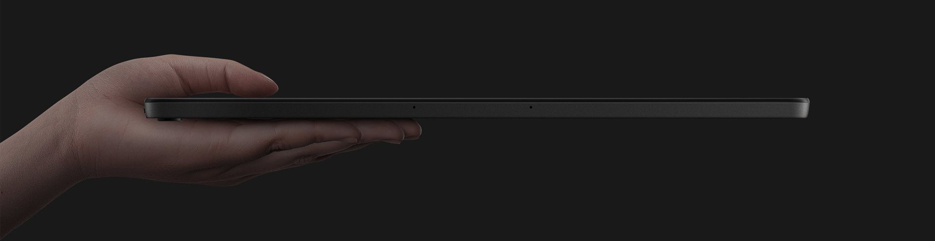 نیم رخ لپ تاپ تبلت Xiaomi Book S شیائومی در دست