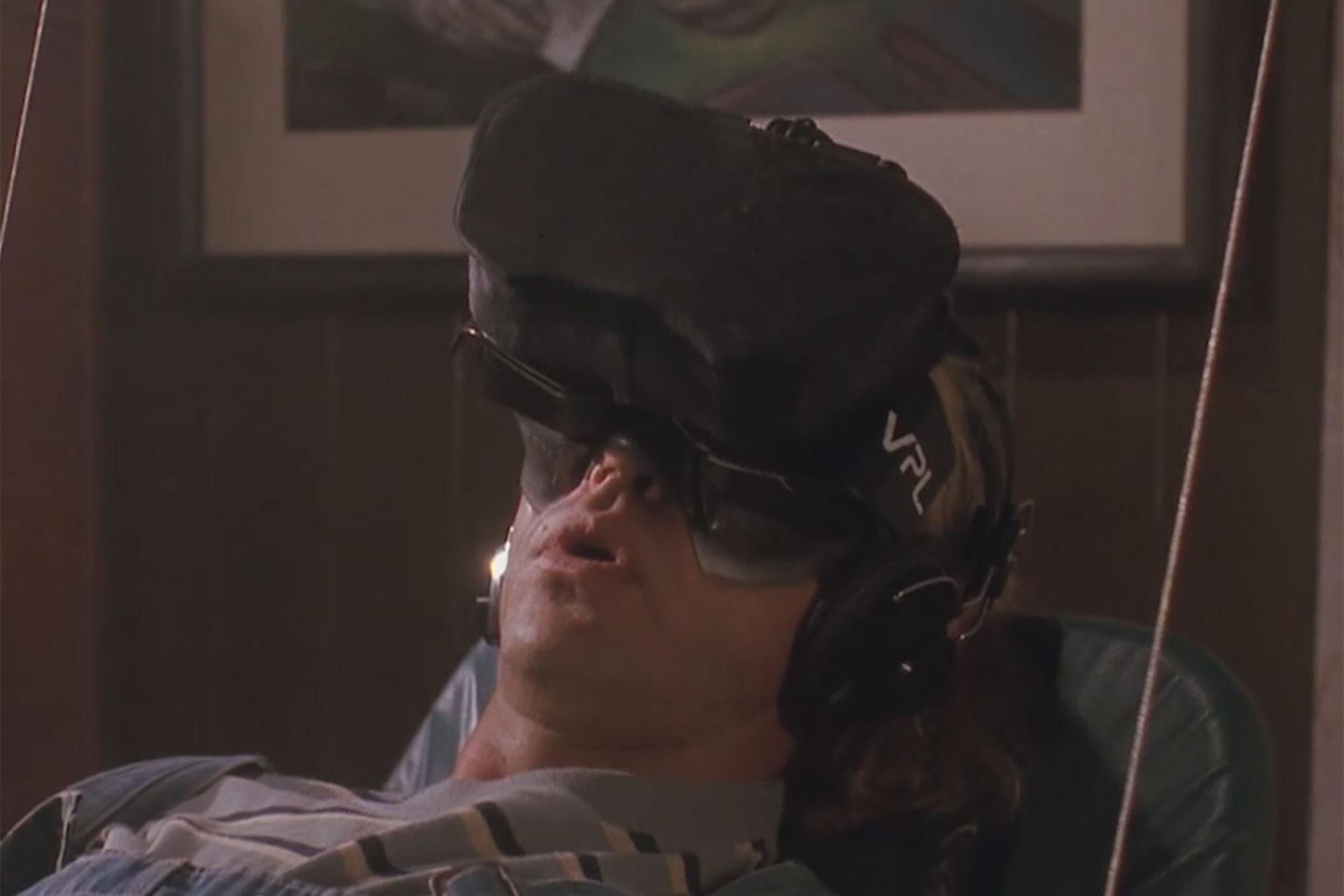 هدست واقعیت مجازی در مرد چمن‌زن (The Lawnmower Man)