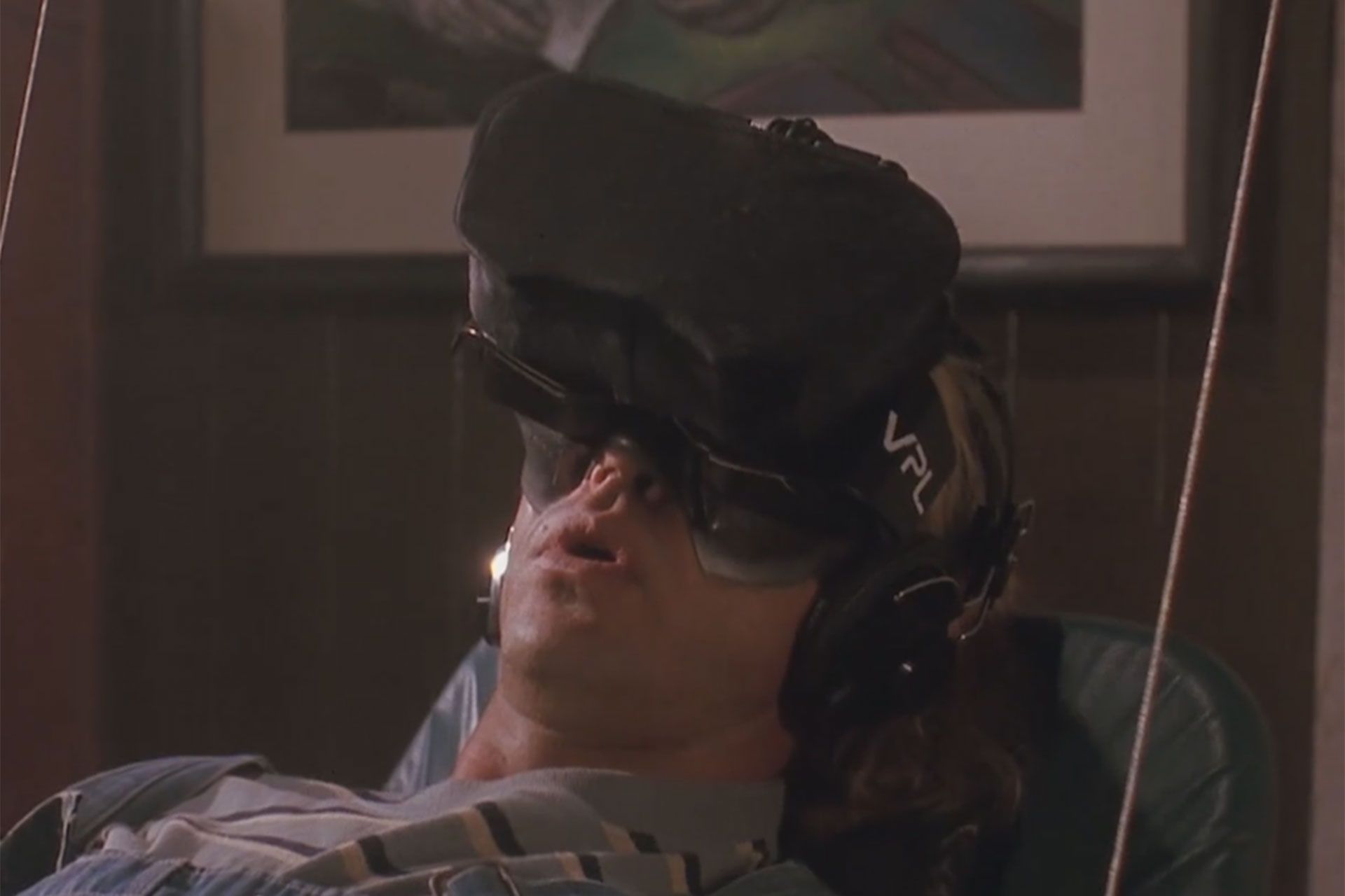 هدست واقعیت مجازی در مرد چمن‌زن (The Lawnmower Man)