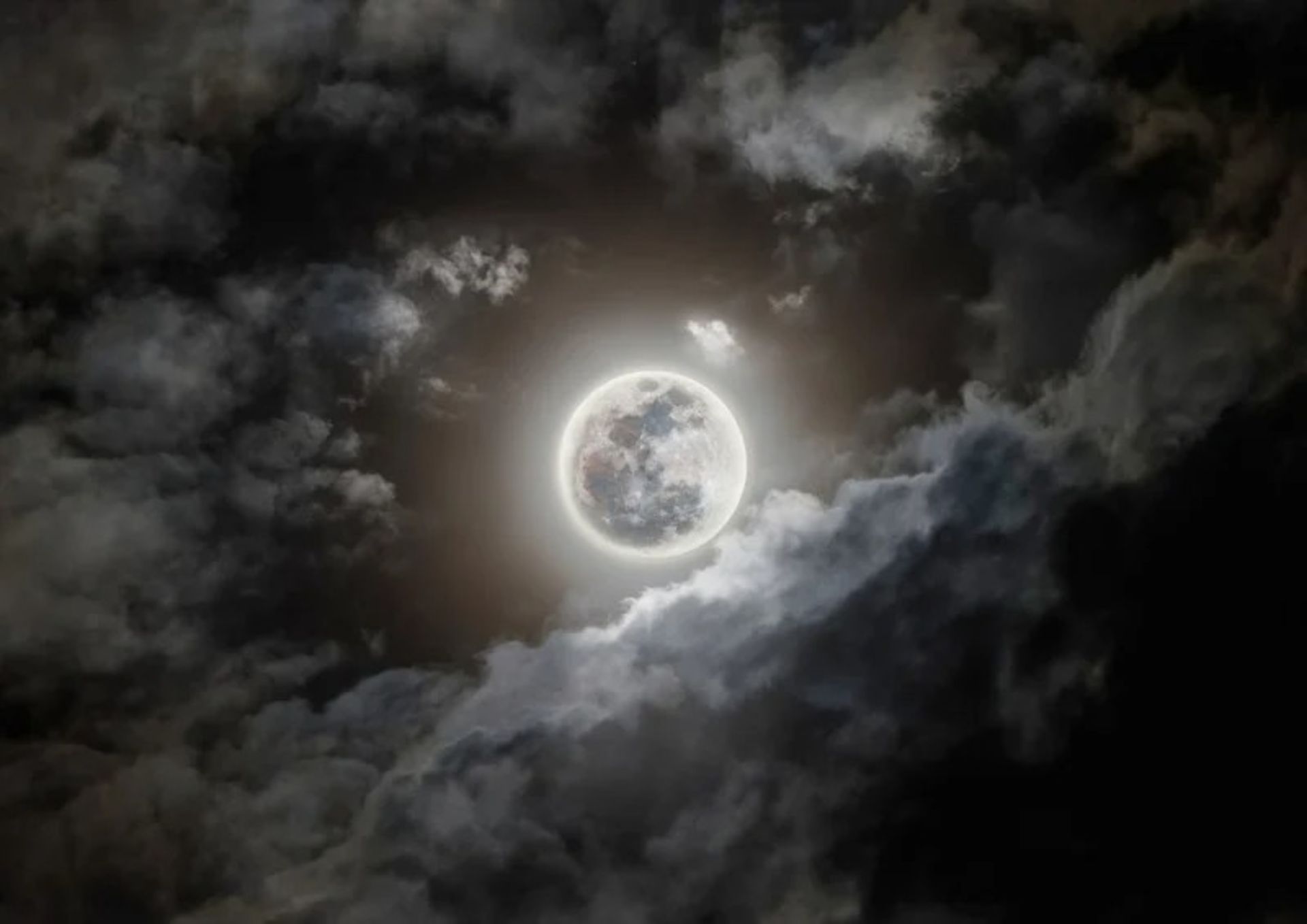 «باک مون» ؛ درخشان‌ترین و بزرگ‌ترین ابرماه سال ۲۰۲۲