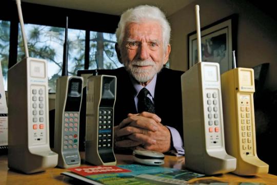 مخترع اولین موبایل دنیا روزانه زمان اندکی از گوشی استفاده می‌کند