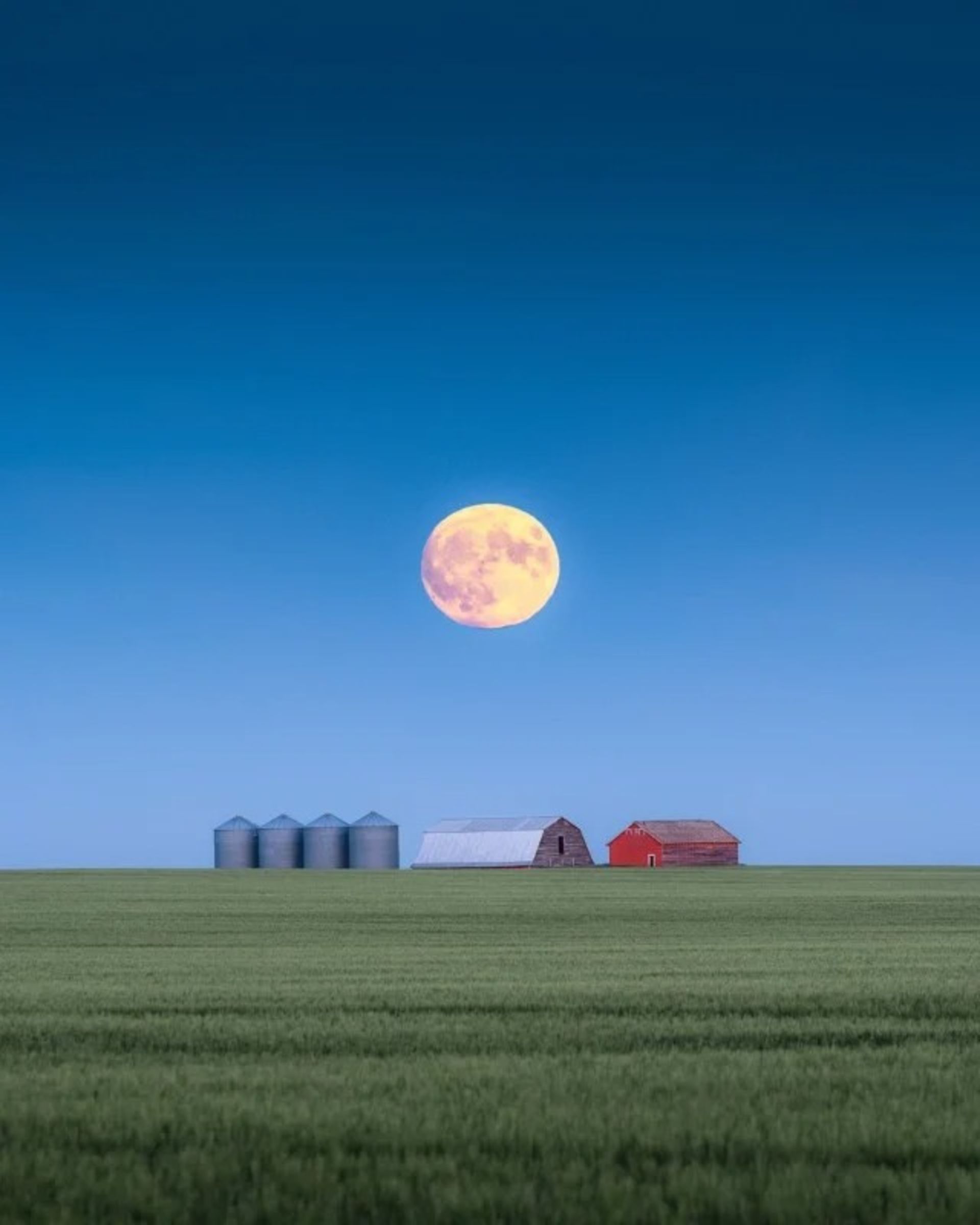 «باک مون» ؛ درخشان‌ترین و بزرگ‌ترین ابرماه سال ۲۰۲۲