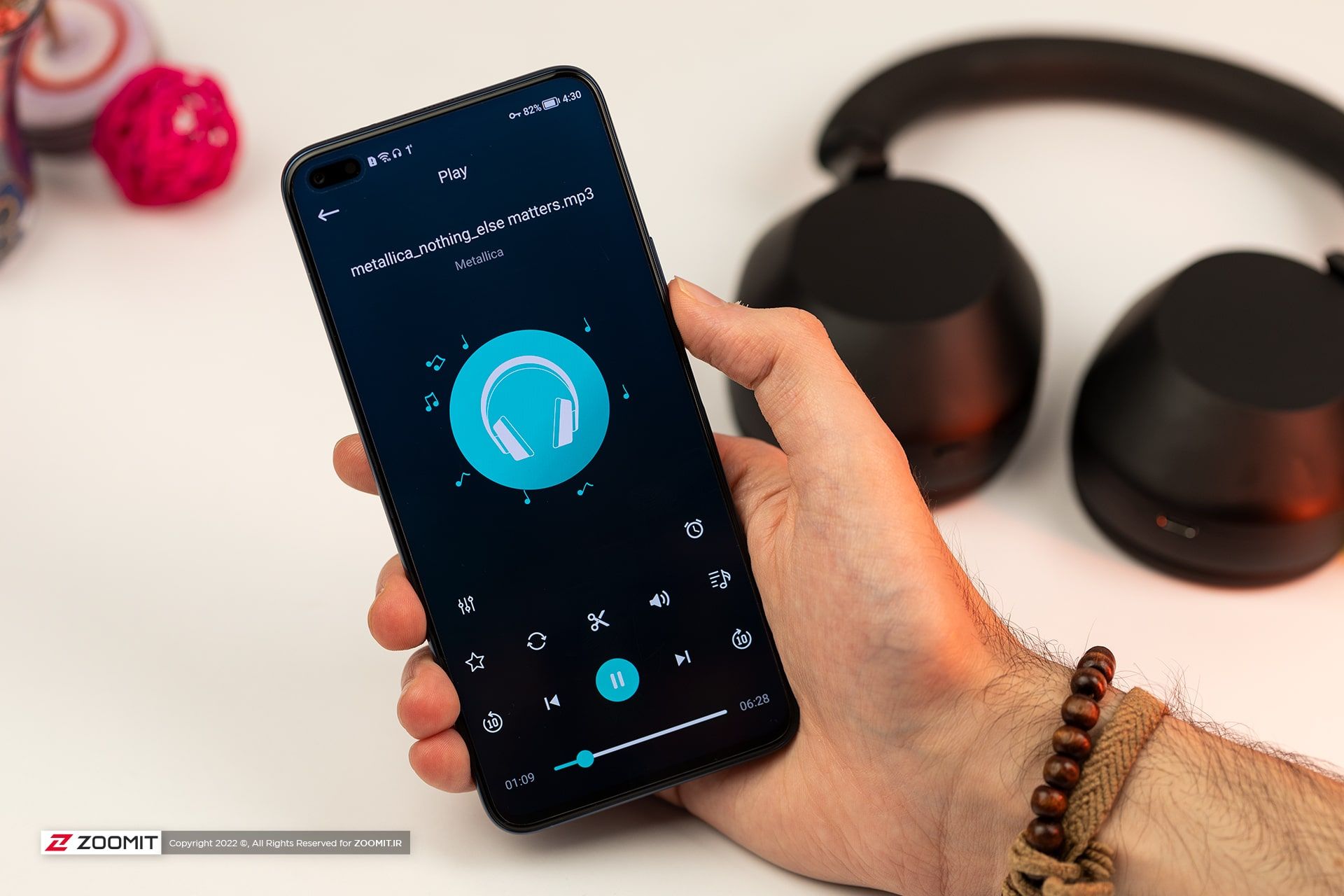 پخش موسیقی در آنر ۵۰ لایت