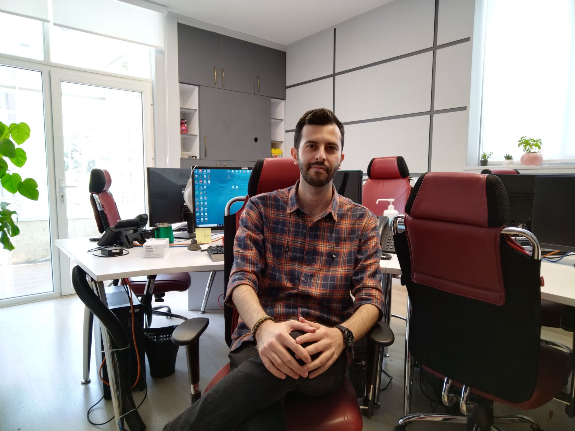 نمونه عکس ثبت شده با دوربین اصلی آنر ۵۰ لایت در حالت پرتره